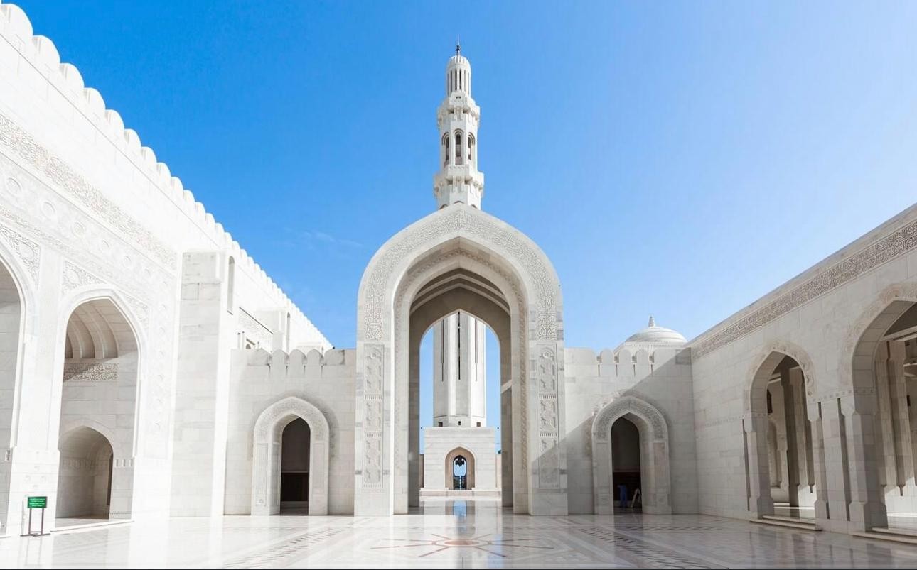 Full-Day Muscat Heritage Tour: Mosque, Souk, Palace & Opera