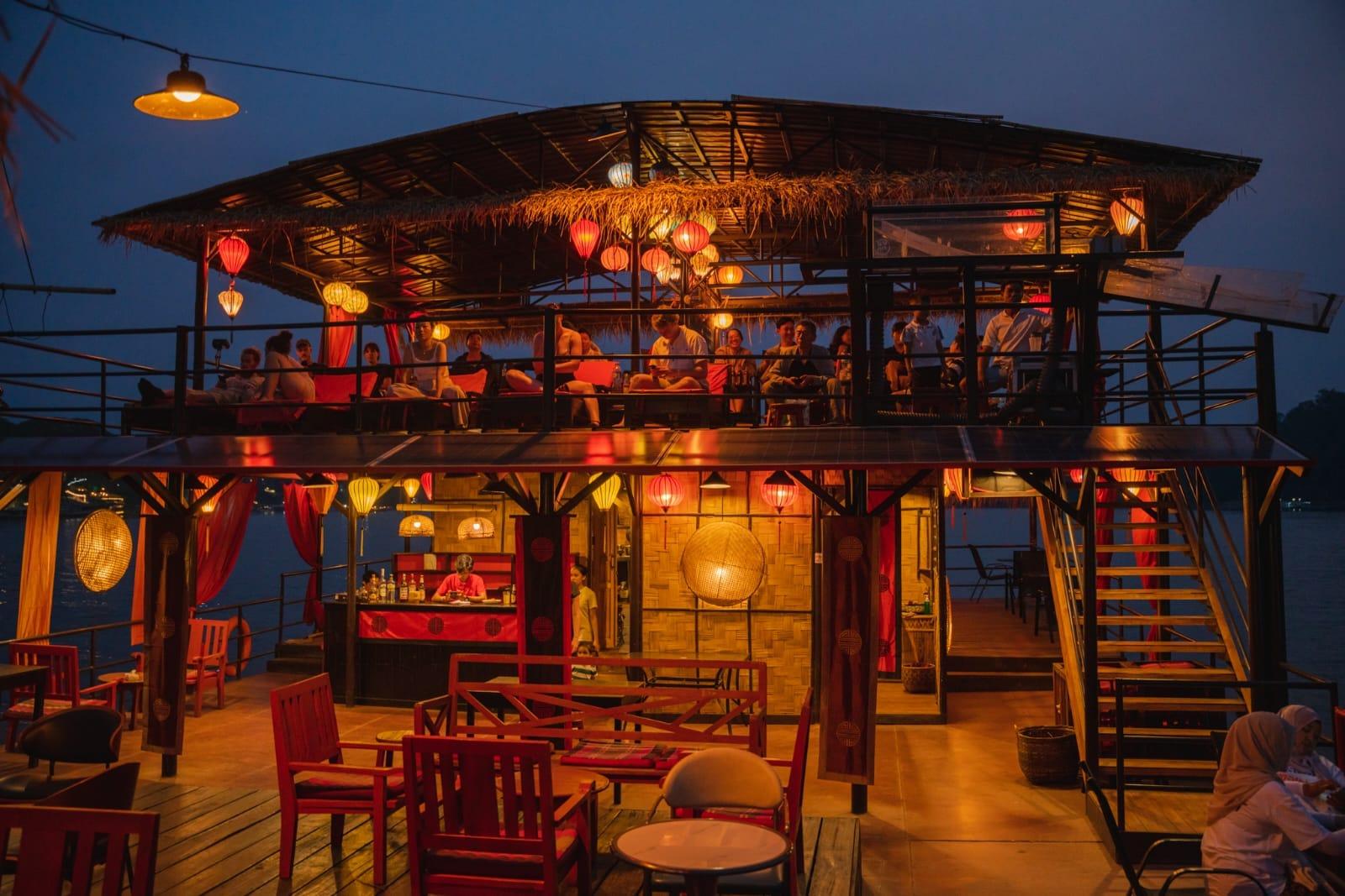 Luang Prabang: Mekong Sunset Cruise & Lao Tasting Dinner
