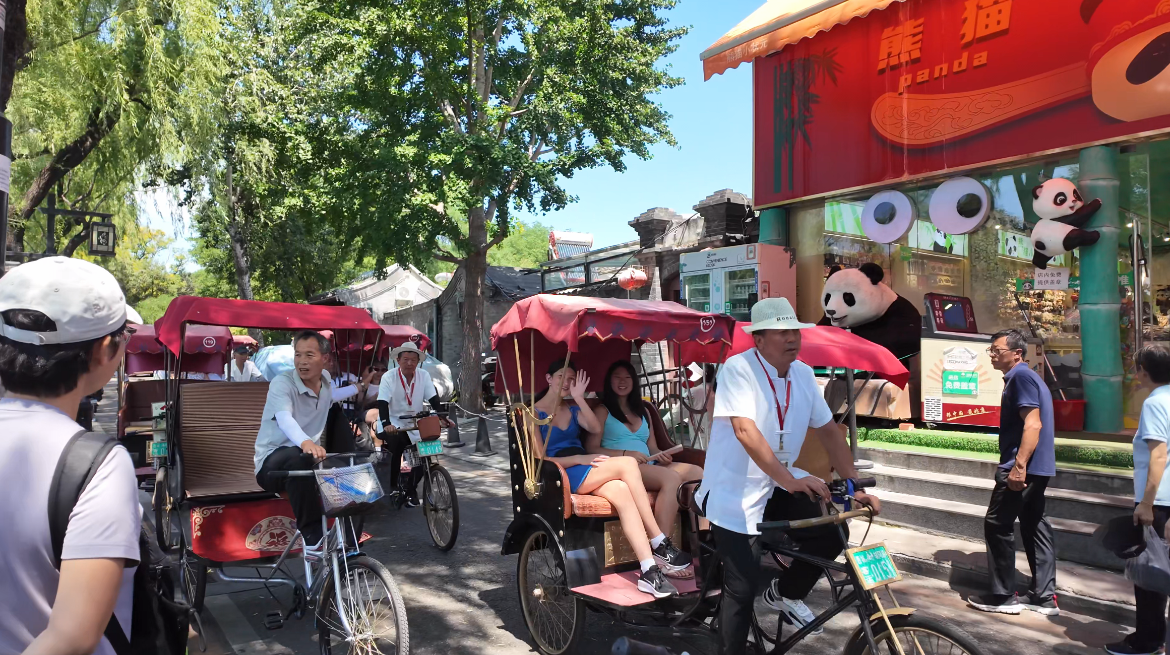 Beijing: Hutong Tour by Rickshaw & Family Visit
