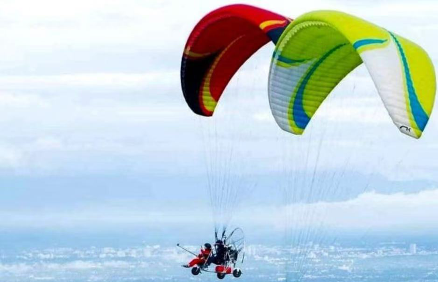 Vang Vieng: Longtail boat & Paramotor & hotel pick-up 3