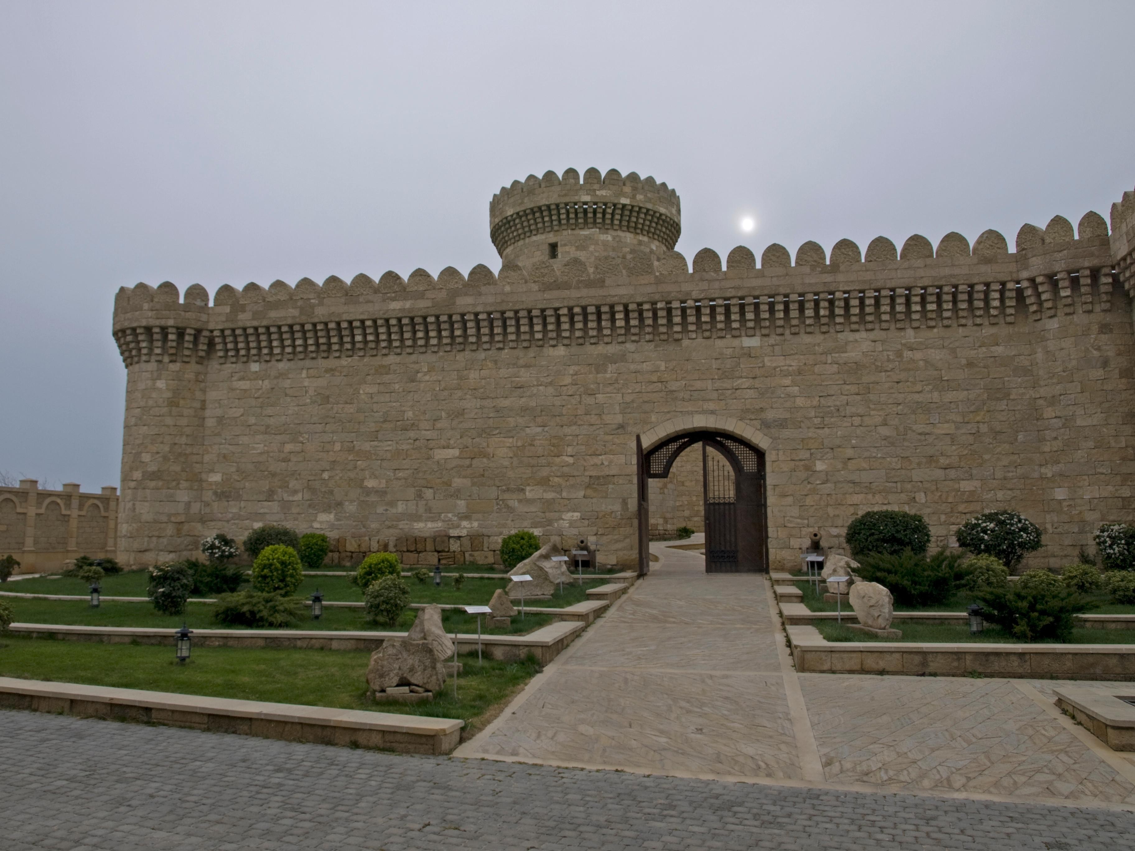 Baku: City One-Day Trip with Lunch and Historical Sites