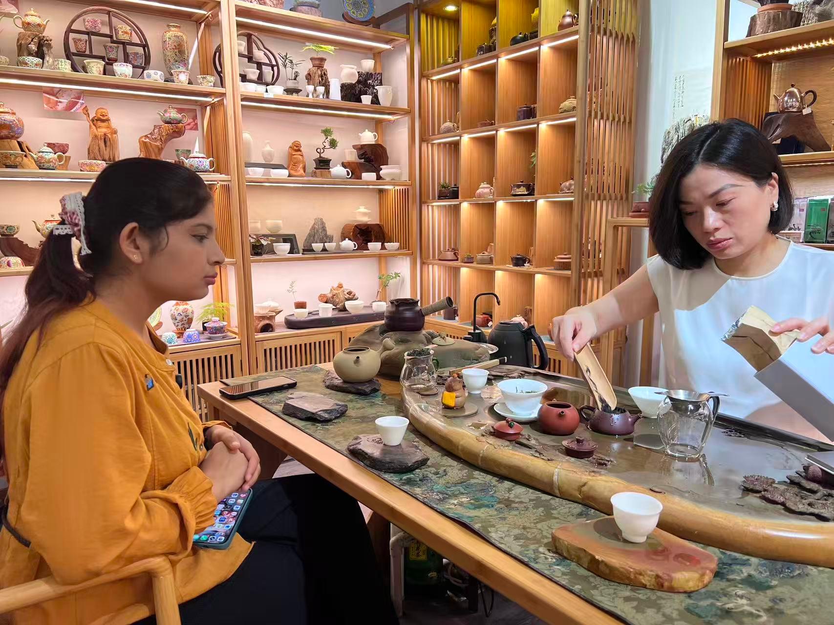 Shanghai Wet Market: Food, Tea & Old Neighborhood Walk 3