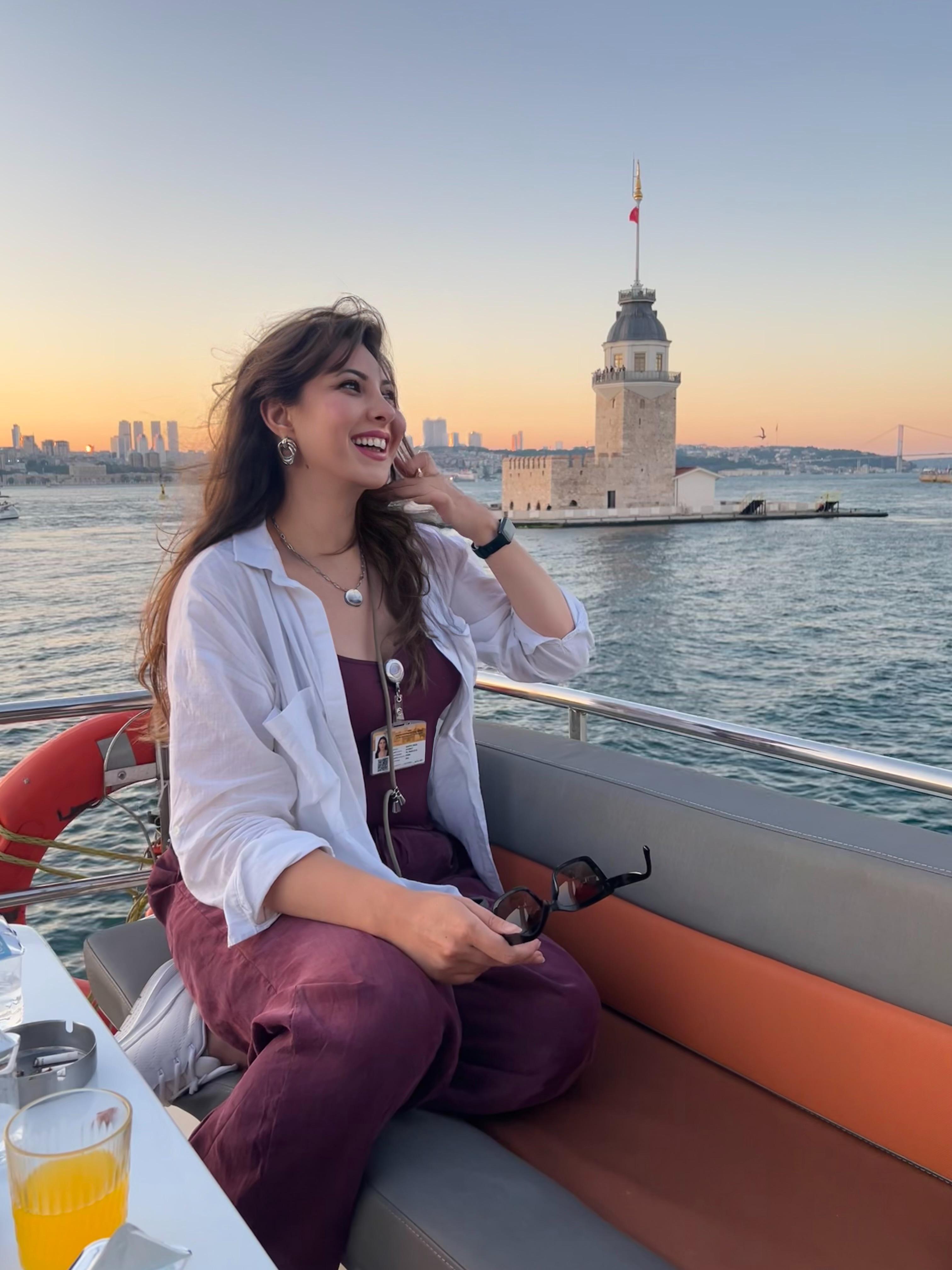 Istanbul: Bosphorus Sunset Cruise with Snacks and Wine 2