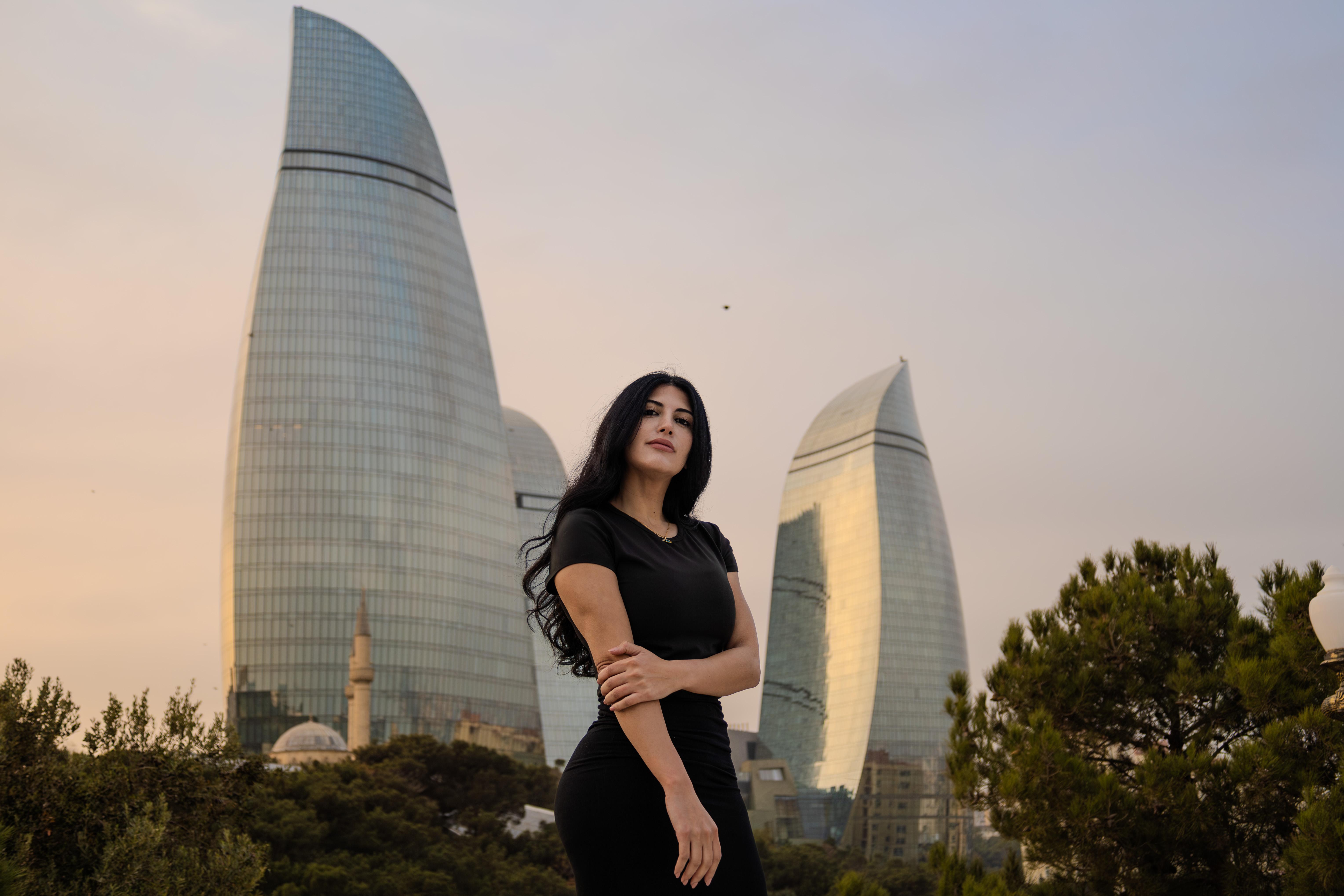 Baku: Highland Park Panoramic Photoshoot with Skyline Views 2