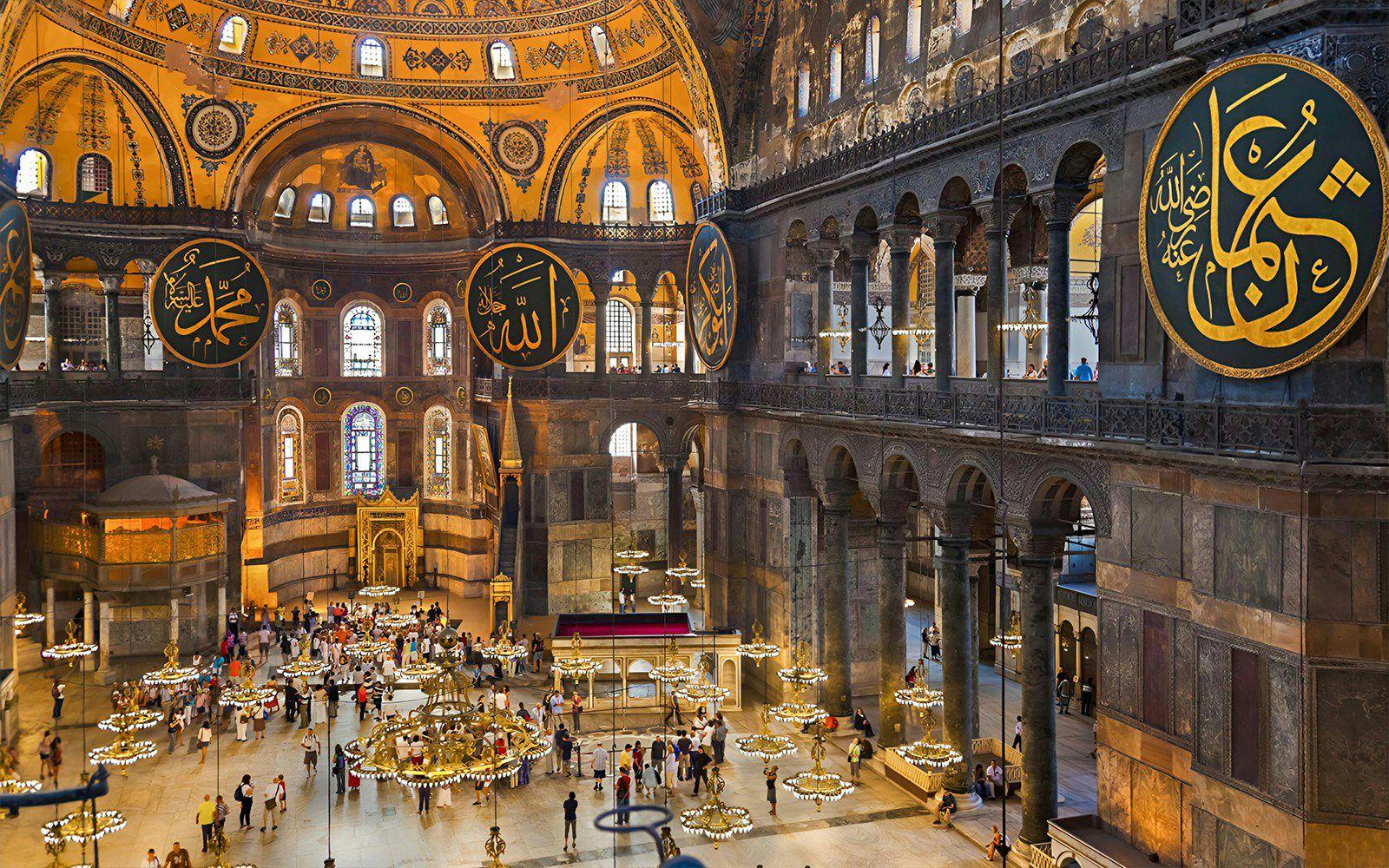Guided Istanbul Group Tour with Round-trip Transfers
