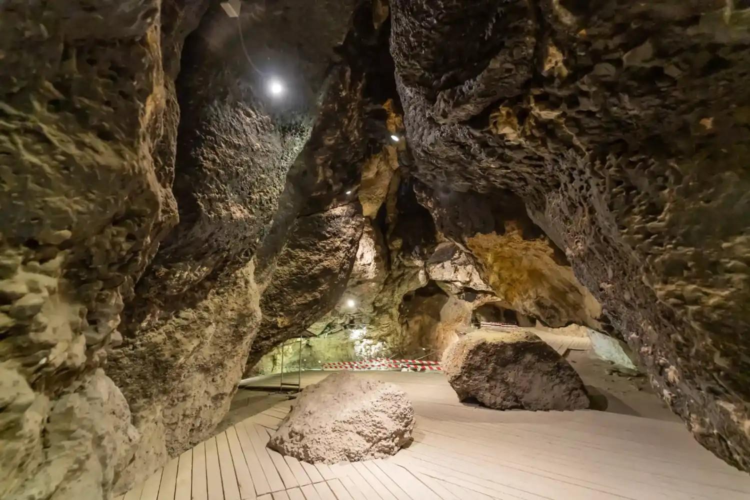 Private Guided Tour to Garni, Geghard & Symphony of Stones 2