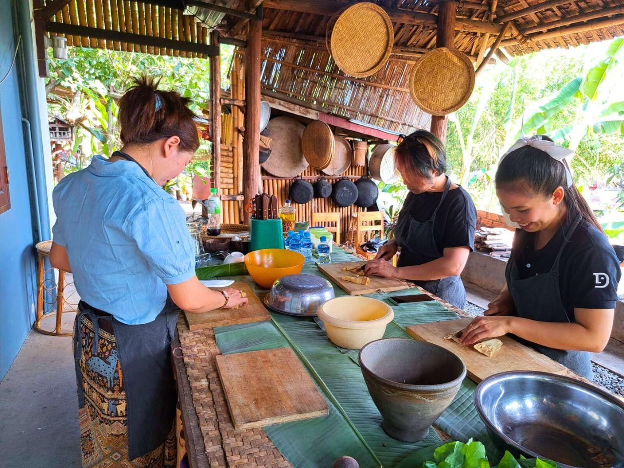 Luang Prabang: Cooking Class, Temple Visit, and Lunch 2