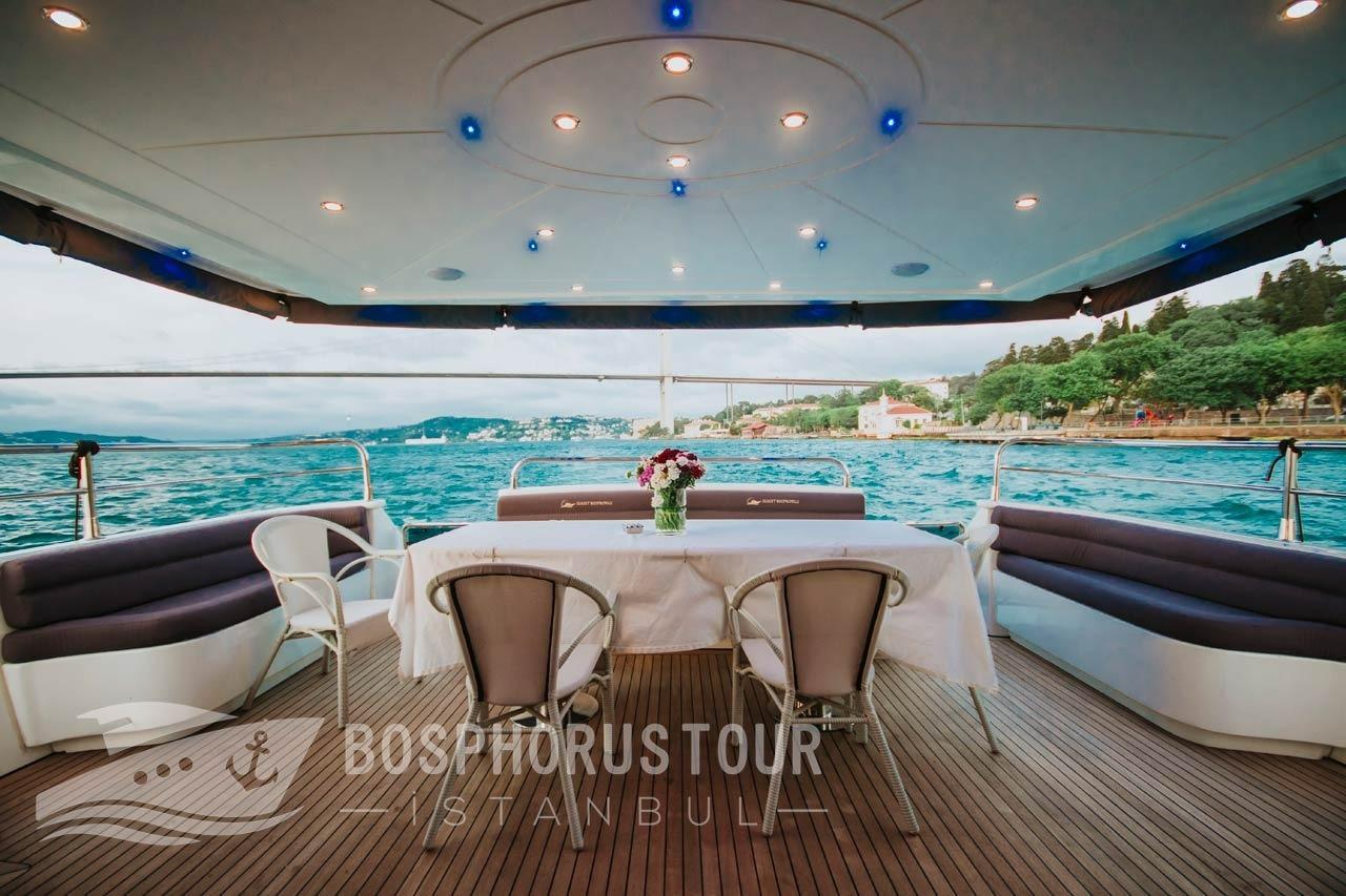 Istanbul: Private Bosphorus Breakfast Cruise on Luxury Yacht 3