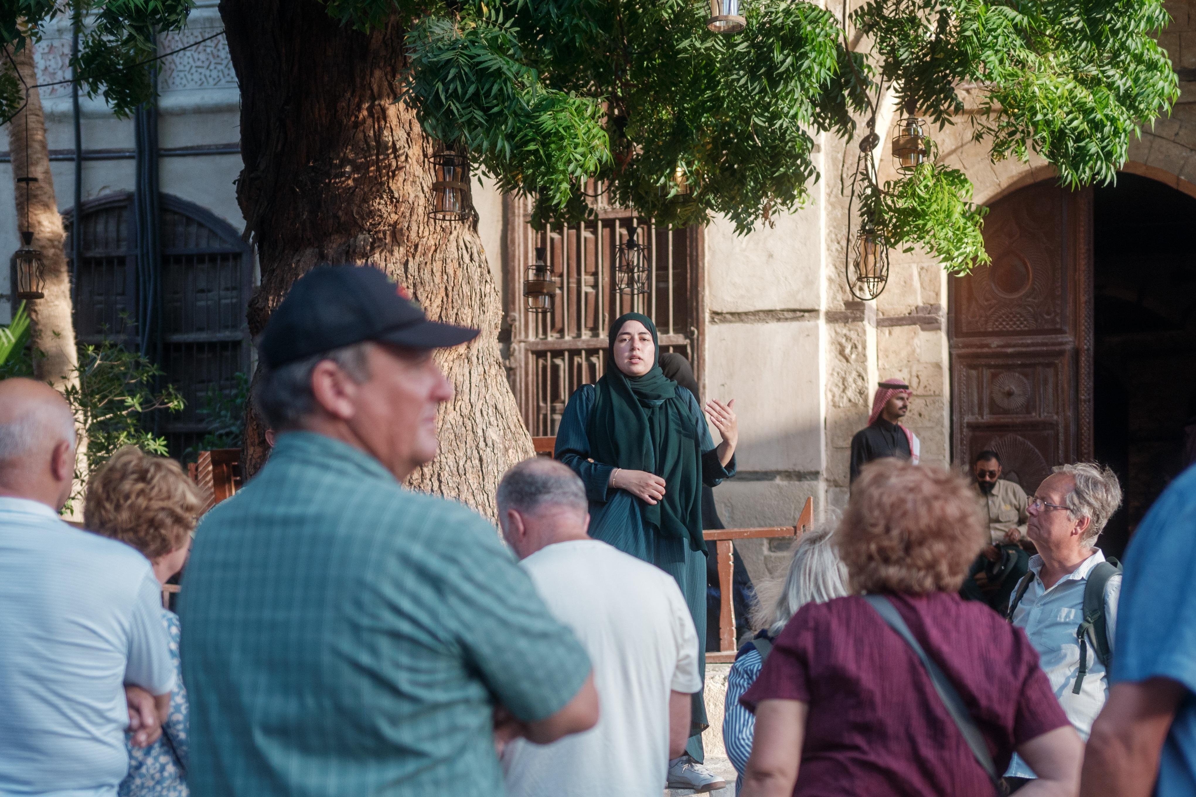 Jeddah: Tour Al Balad with A local Certified Guide