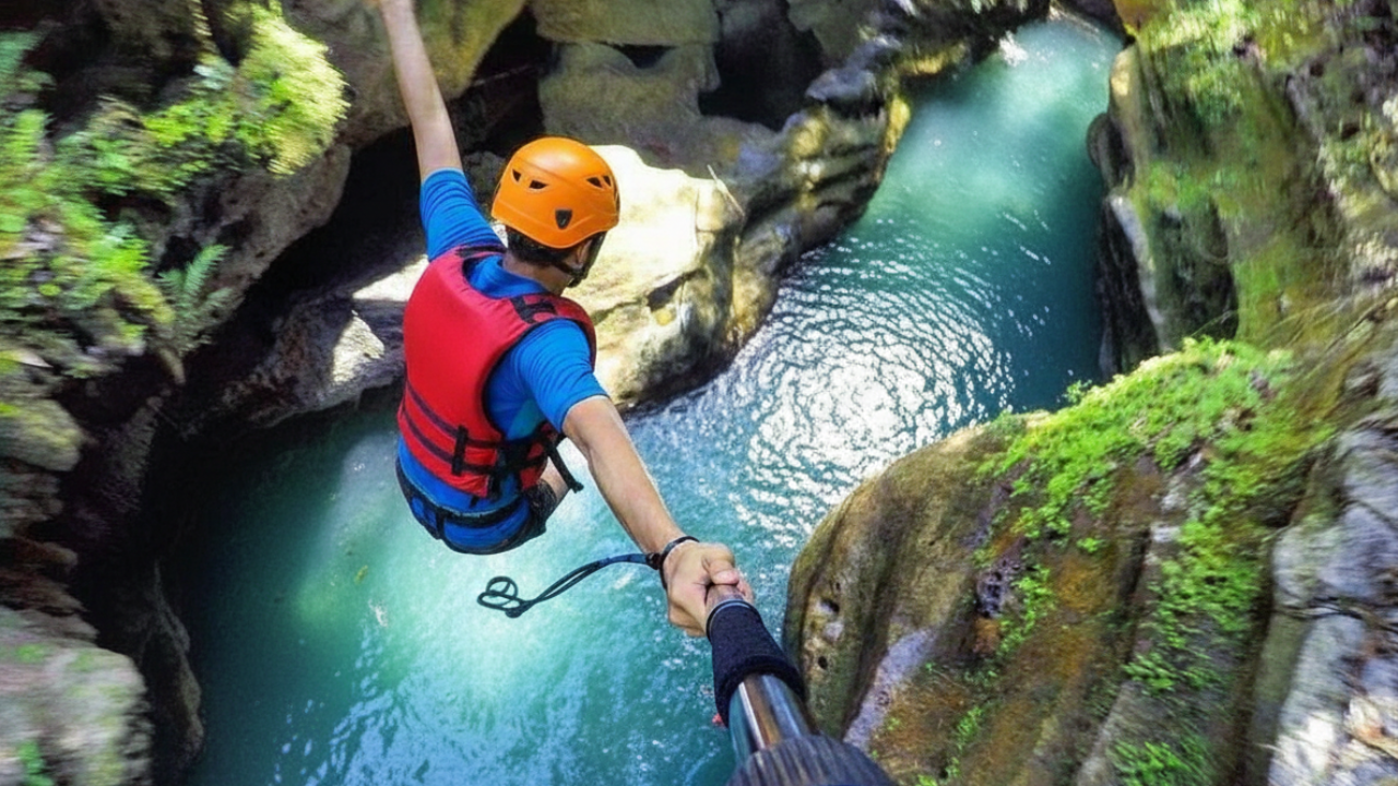 Dumaguete: Kawasan Canyoneering Adventure with Lunch