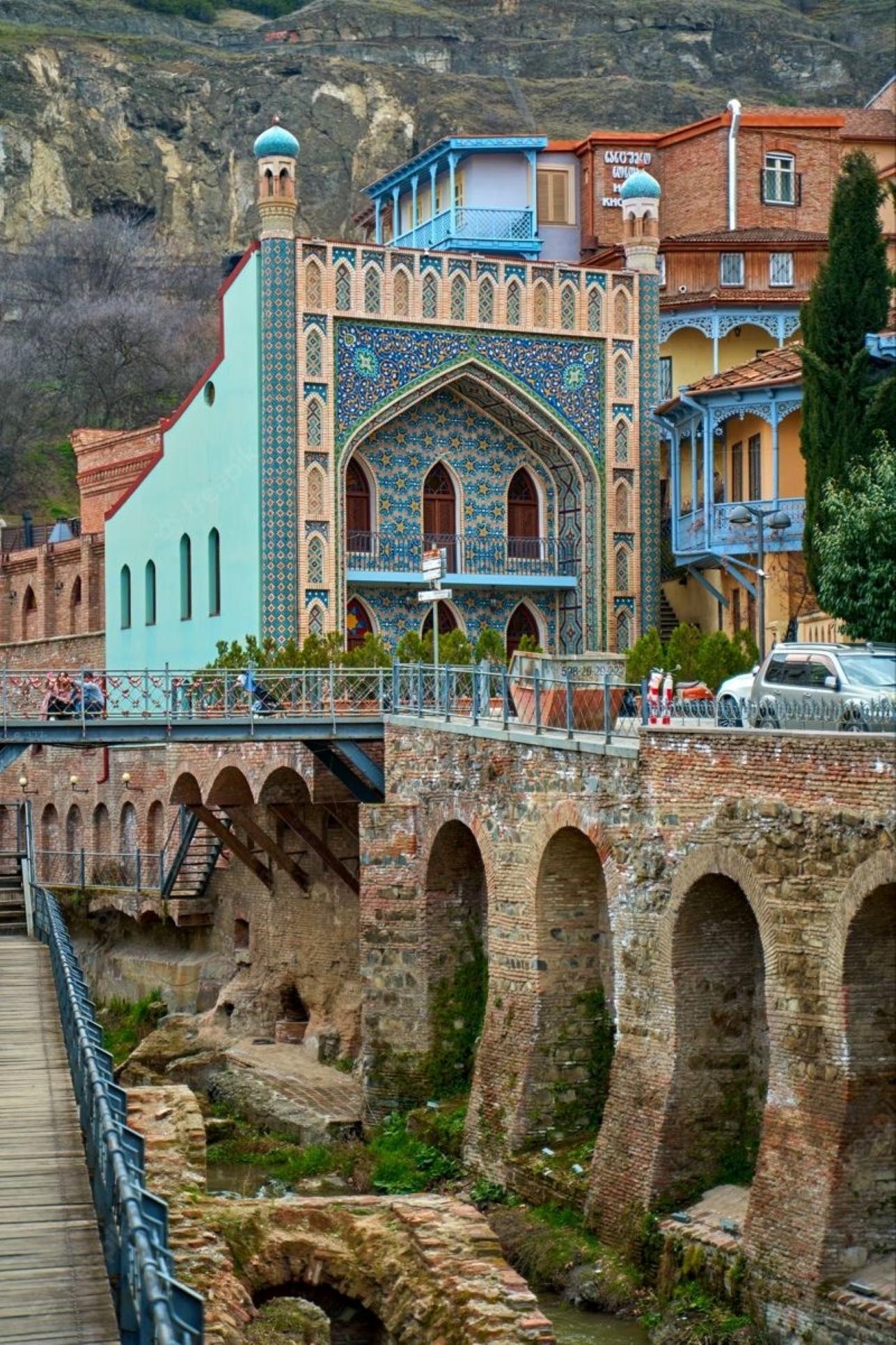 Tbilisi: Old Town Tour & Panoramic River Cruise with Wine 2