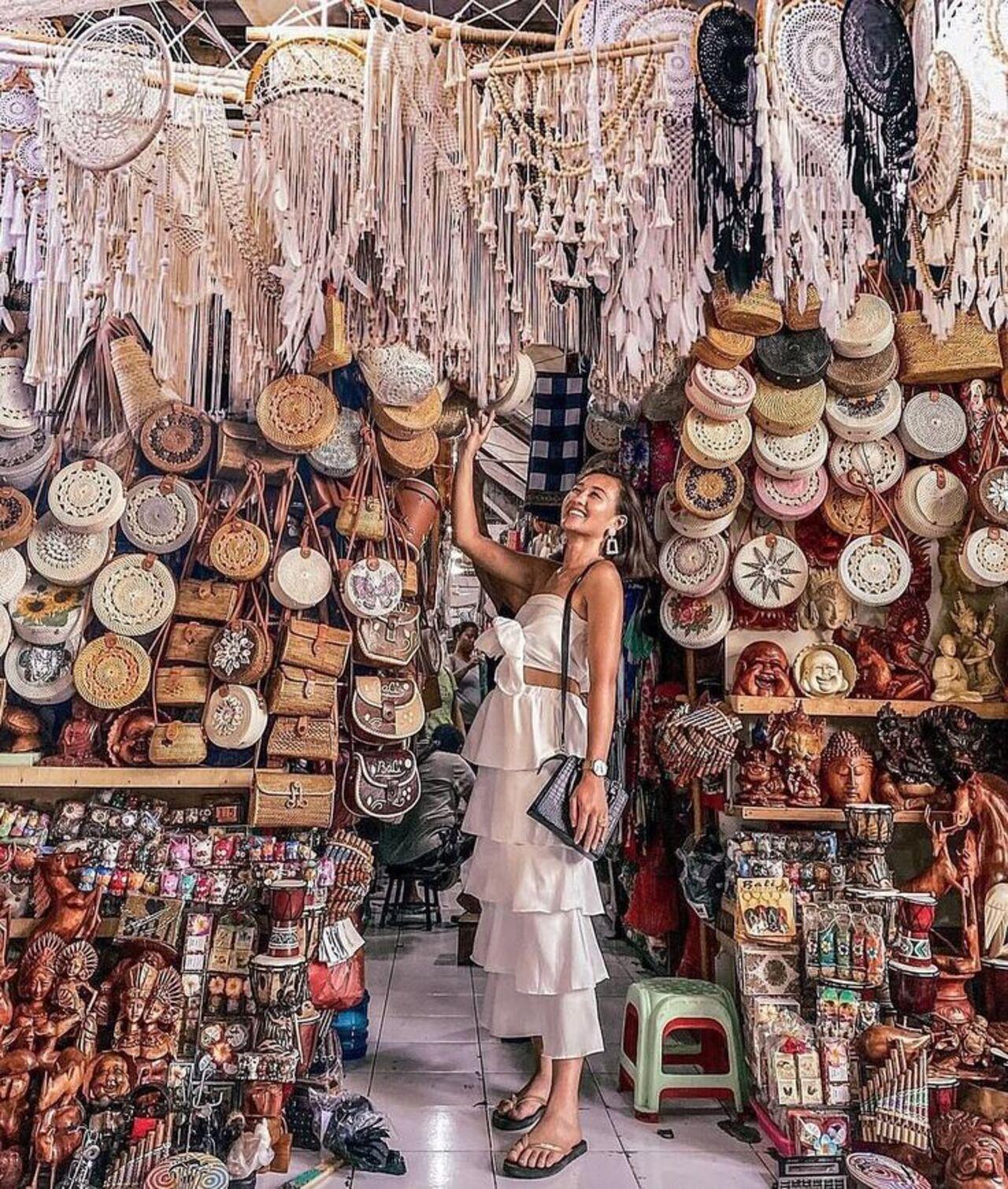 Delhi: Guided Shopping Tour Experience with Female Expert 2