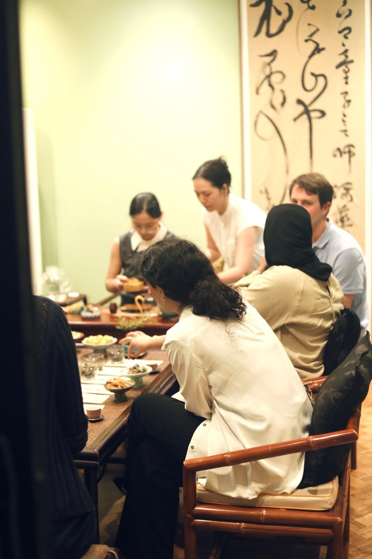 Shanghai: Private Tea & Calligraphy Cultural Experience