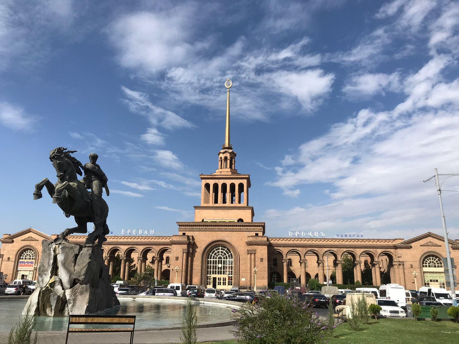 Soviet Yerevan in Motion: Streets, Metro & Local Life