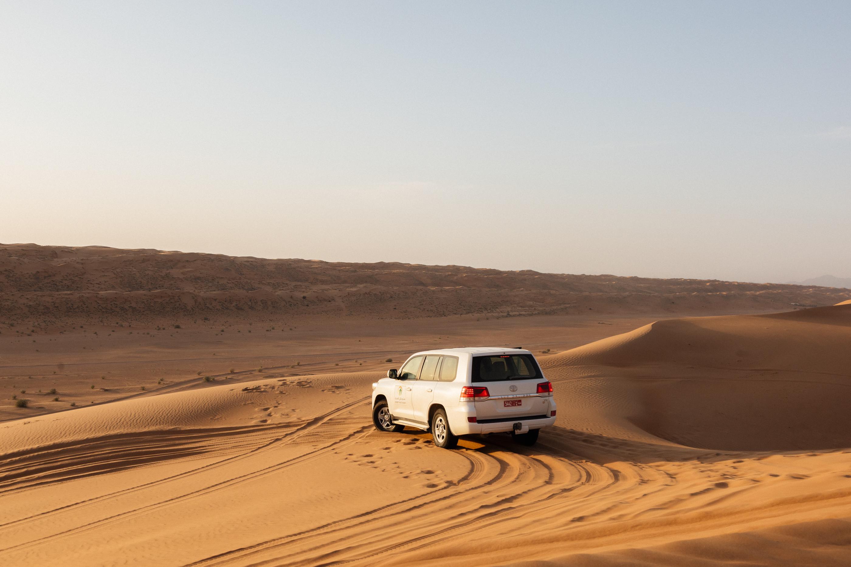 Muscat: Wadi Bani Khalid Oasis & Oman Desert Tour 3