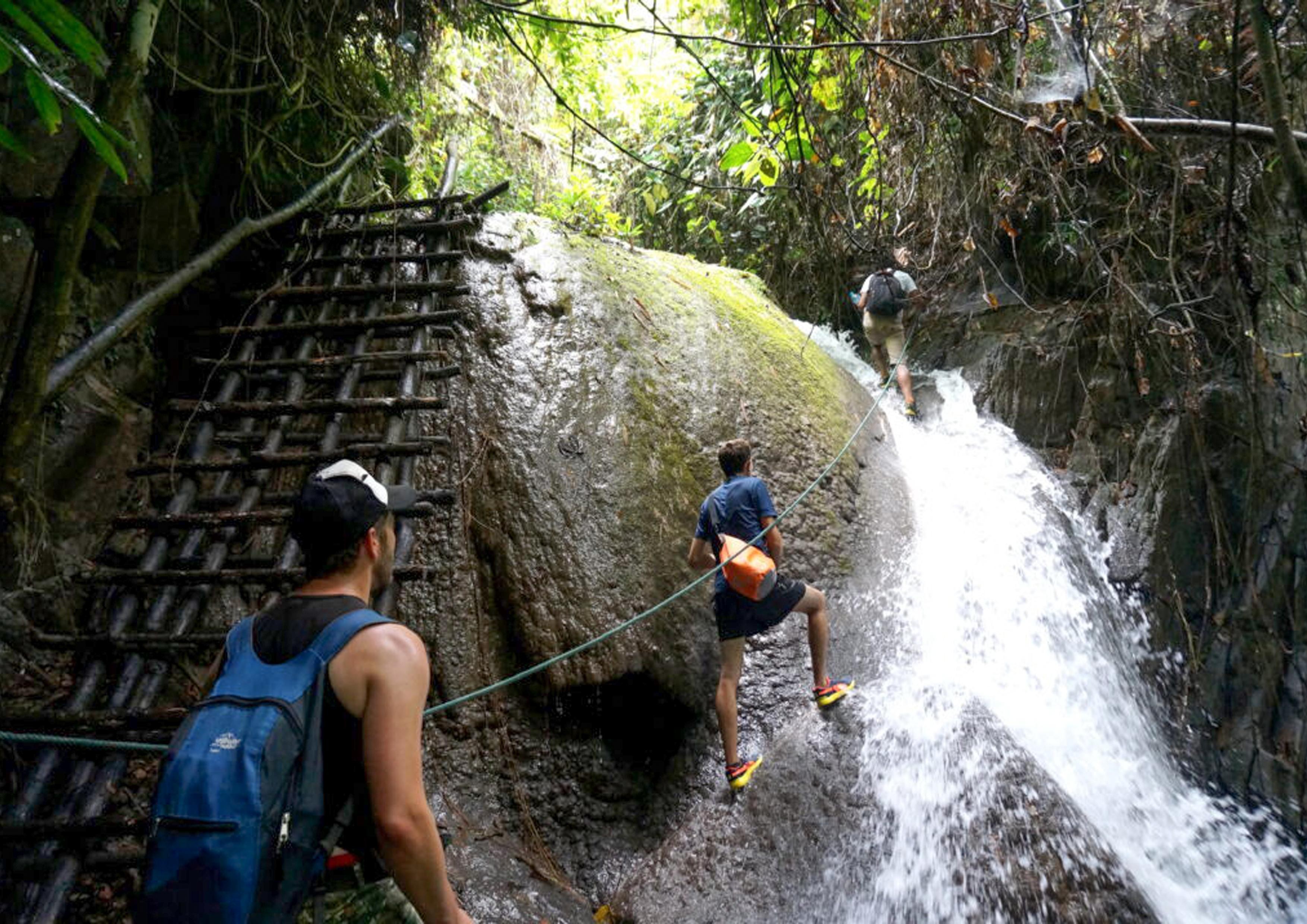 Nong Khiaw: 100 Waterfalls, Nam Ou & Khmu Village Day Tour 3