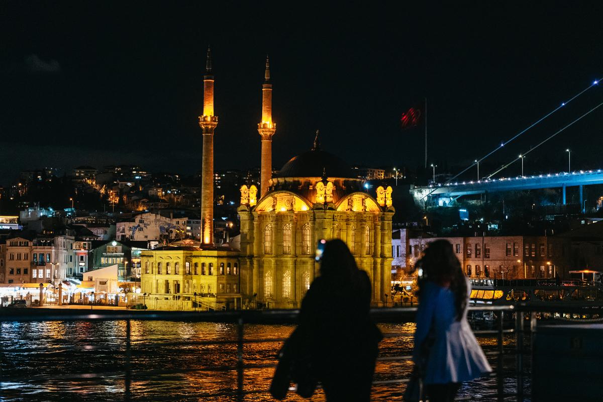Istanbul: Bosphorus Dinner Cruise & Turkish Night Show 2
