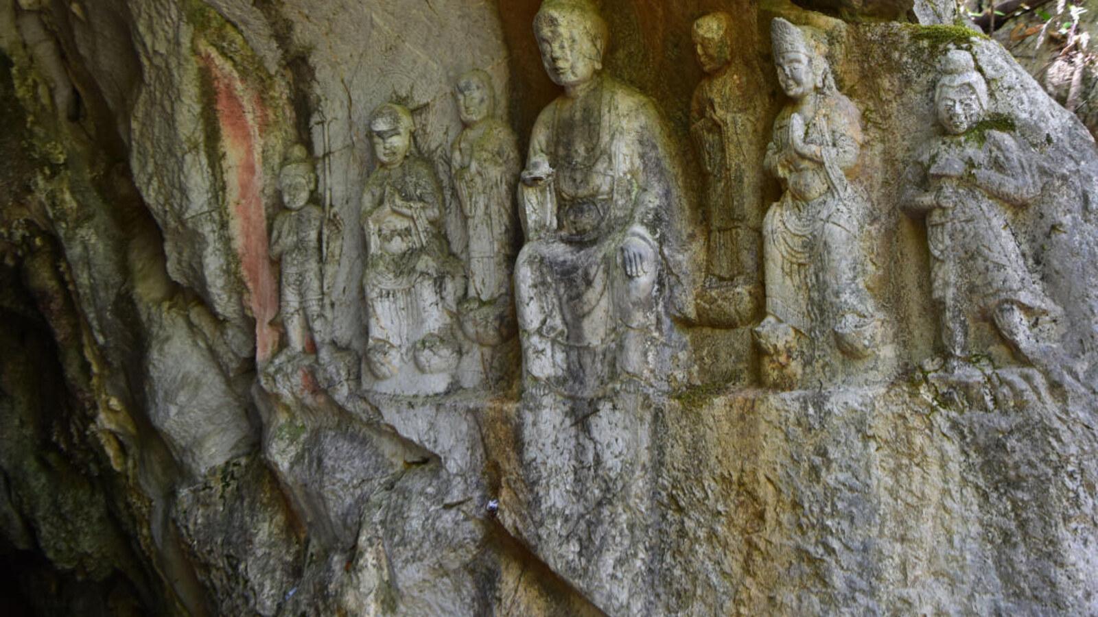 Hangzhou: West Lake Hills Wuyue Buddhist Carvings Day Trip