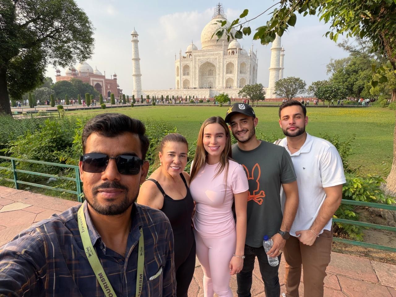 From Delhi: All-Inclusive Taj Mahal Tour by Gatimaan Express 2