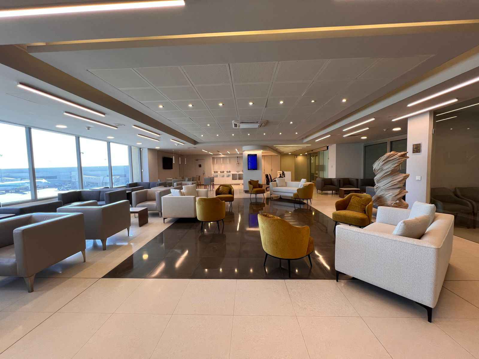 BEY Beirut Rafic Hariri International Ahlein Lounge Access 2