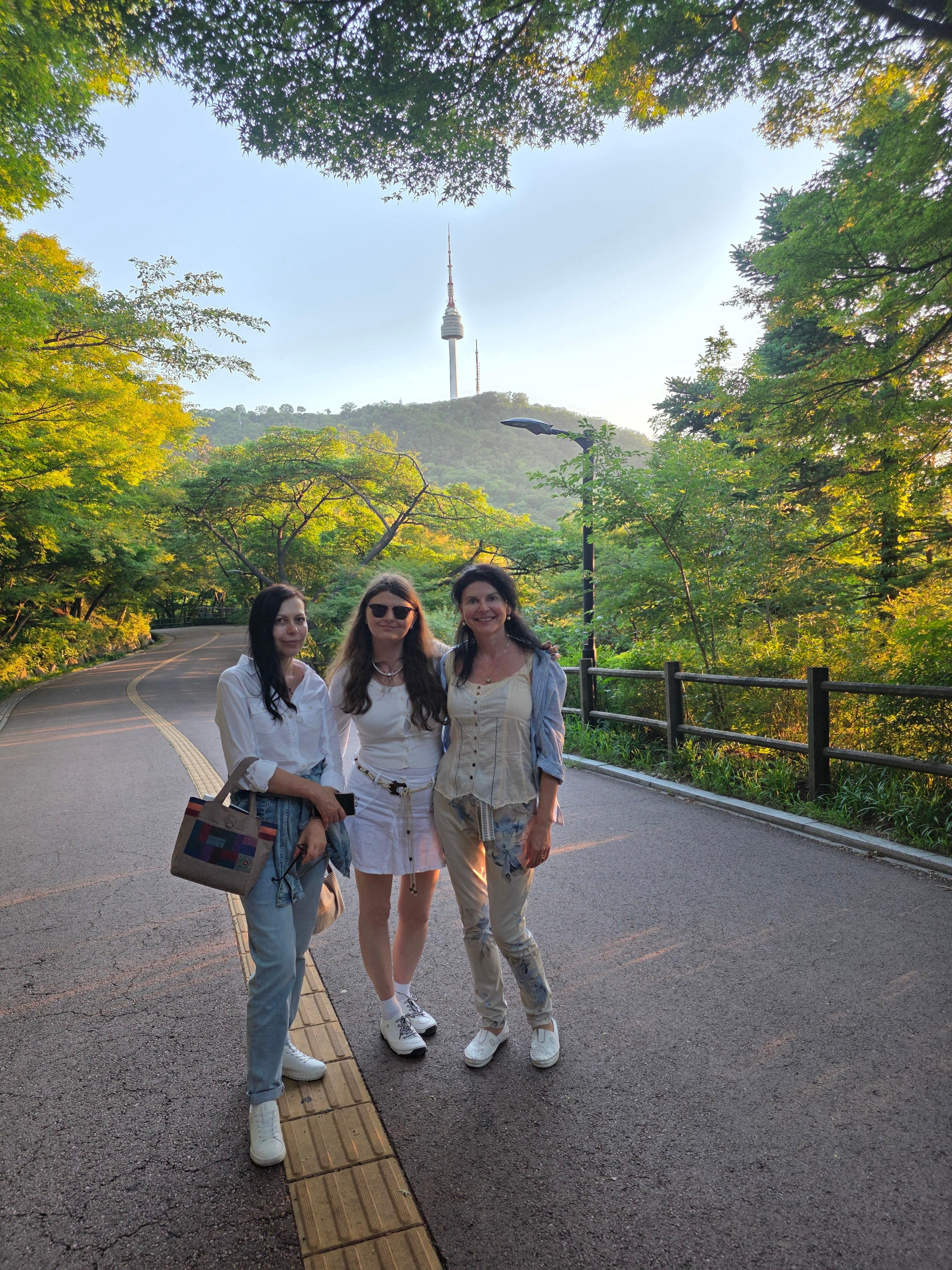 Seoul: Itaewon to Namsan Walking Tour 2