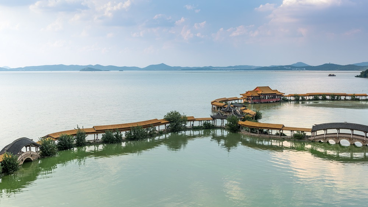 From Shanghai: Taihu Dongshan Hike & Lakeside Sunset Tour 3
