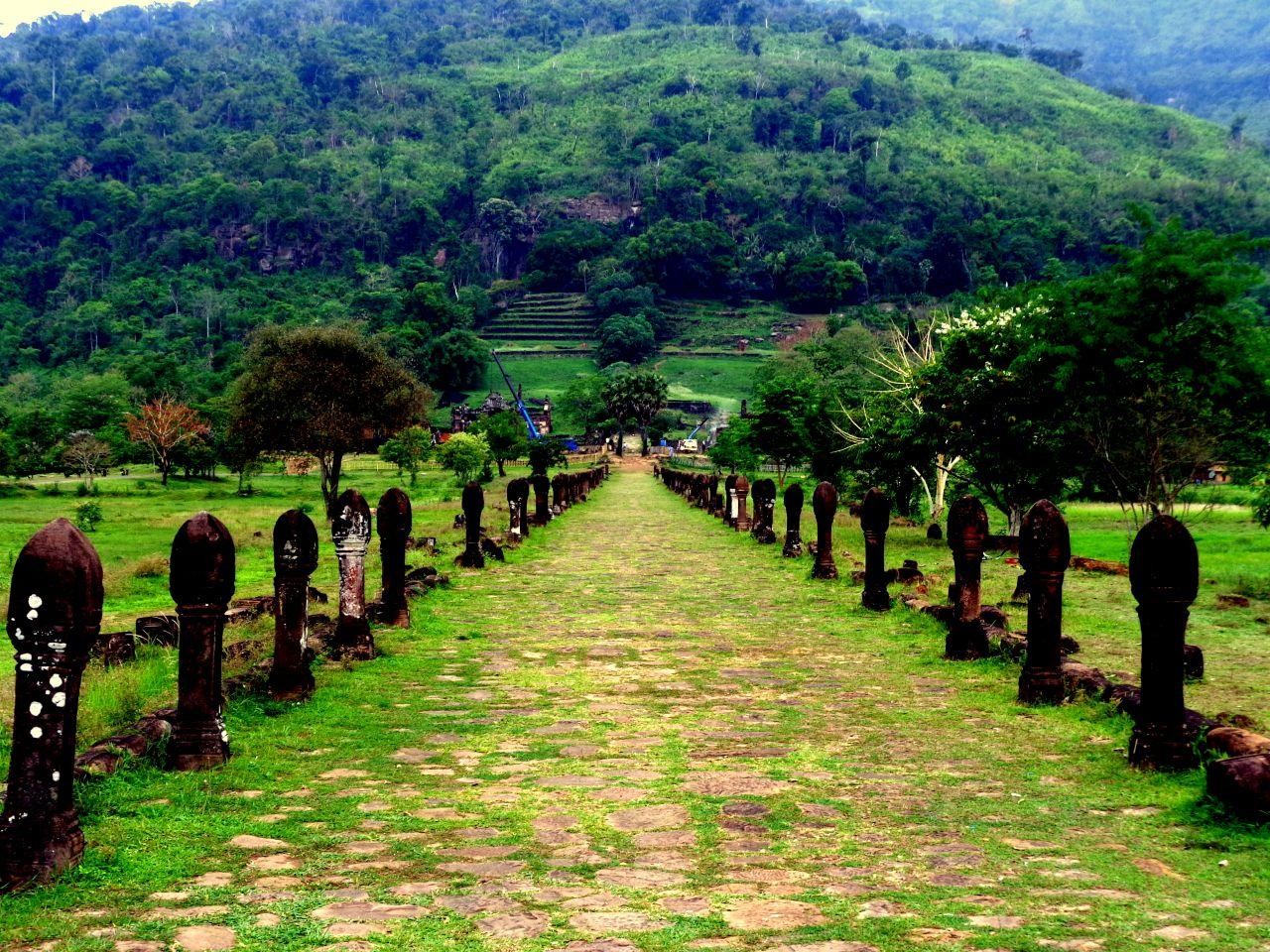 Pakse: Wat Phu, Nasinda Ruins, and Dao Huan Market Tour — guided tour in Pakse