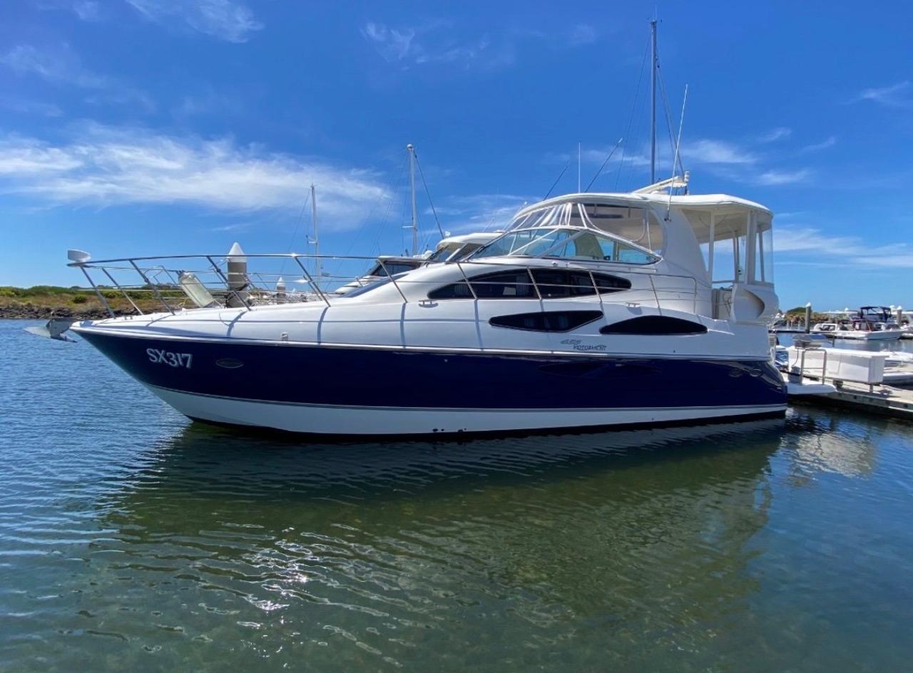 Muscat: Bander Al Khairan Yacht Charter with Snorkeling