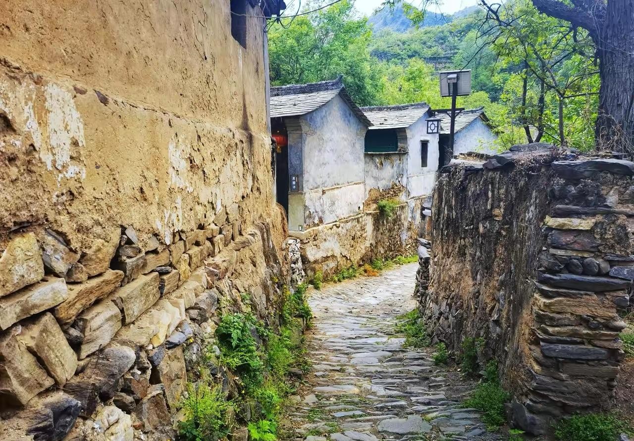 Beijing Ancient Village Private Day Tour with Farmhouse Meal 2