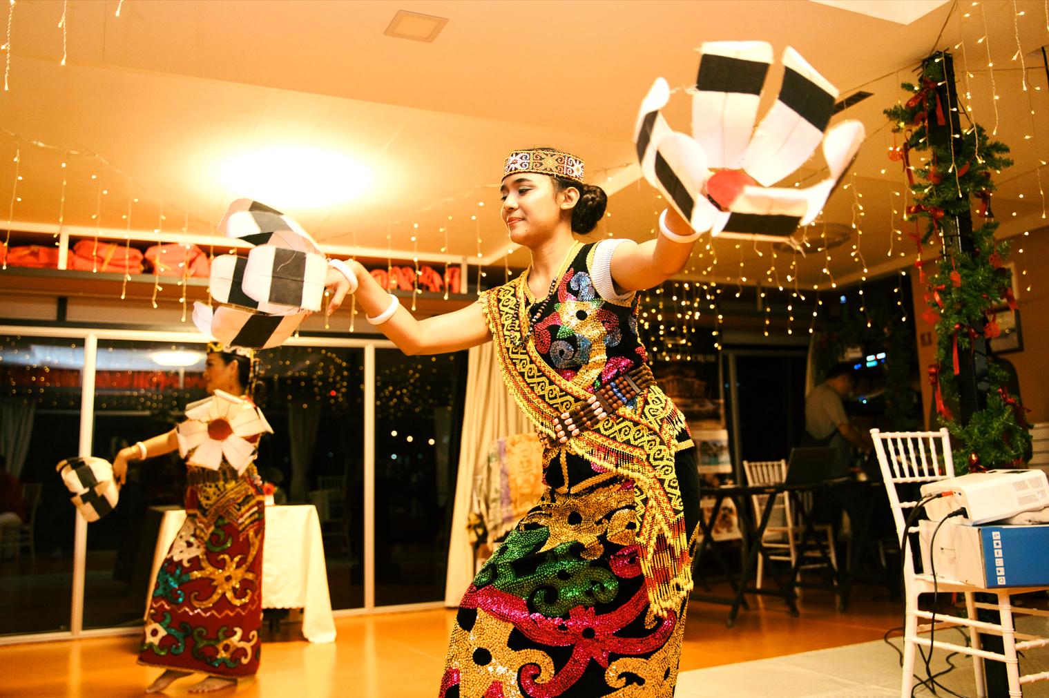 Kuching: Night Cruise, Dance Show, Drink & Optional Dinner 2