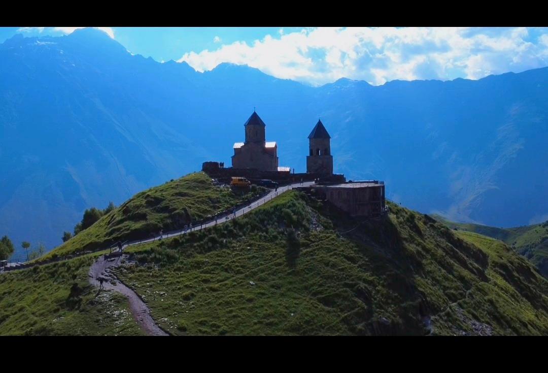 From Kutaisi: 2-Day Kazbegi & Georgian Military Highway Tour — guided tour in Kazbegi