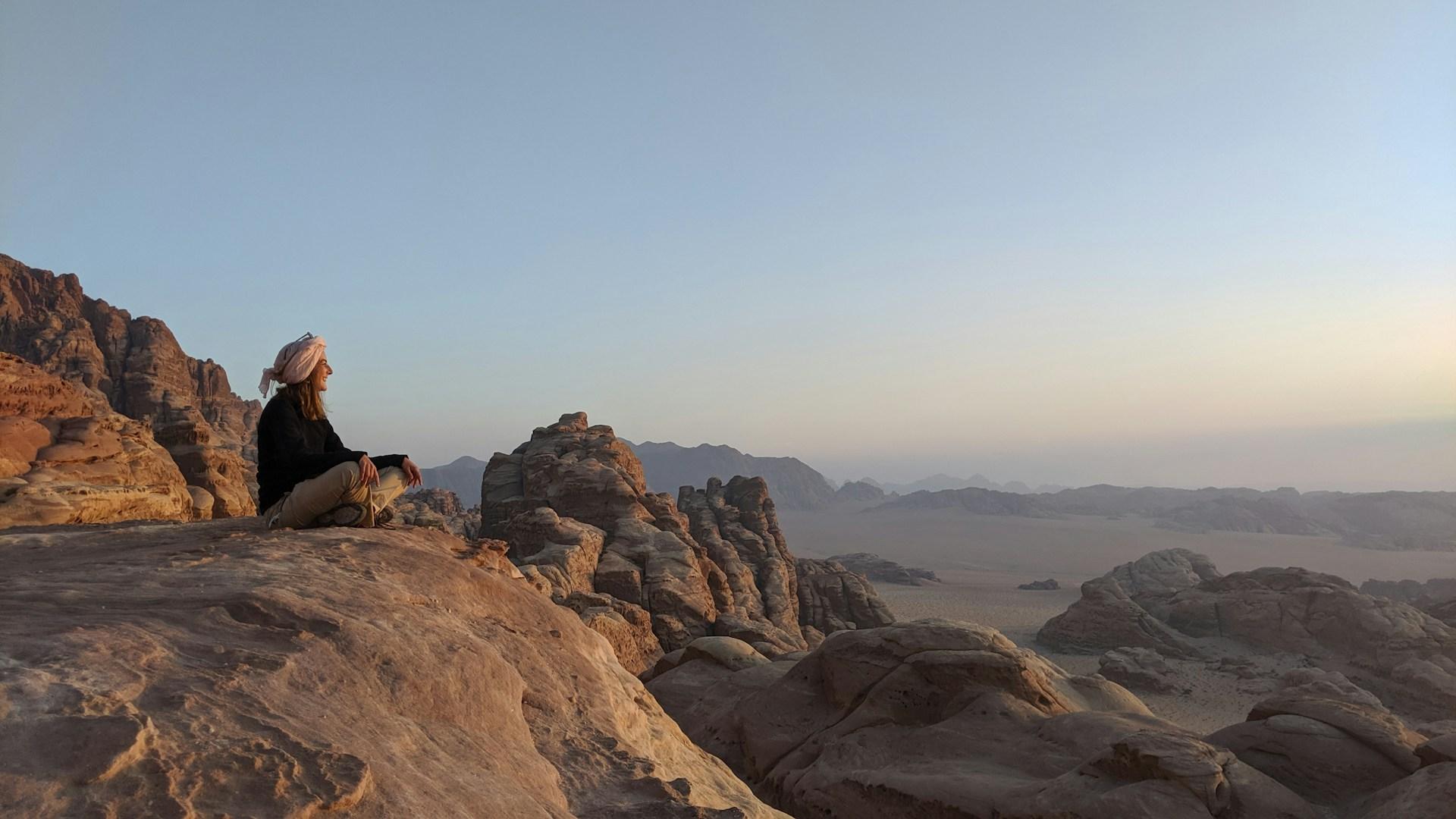 Wadi Rum: Jebel Hash Hike, Jeep Tour, Lunch & Stargazing