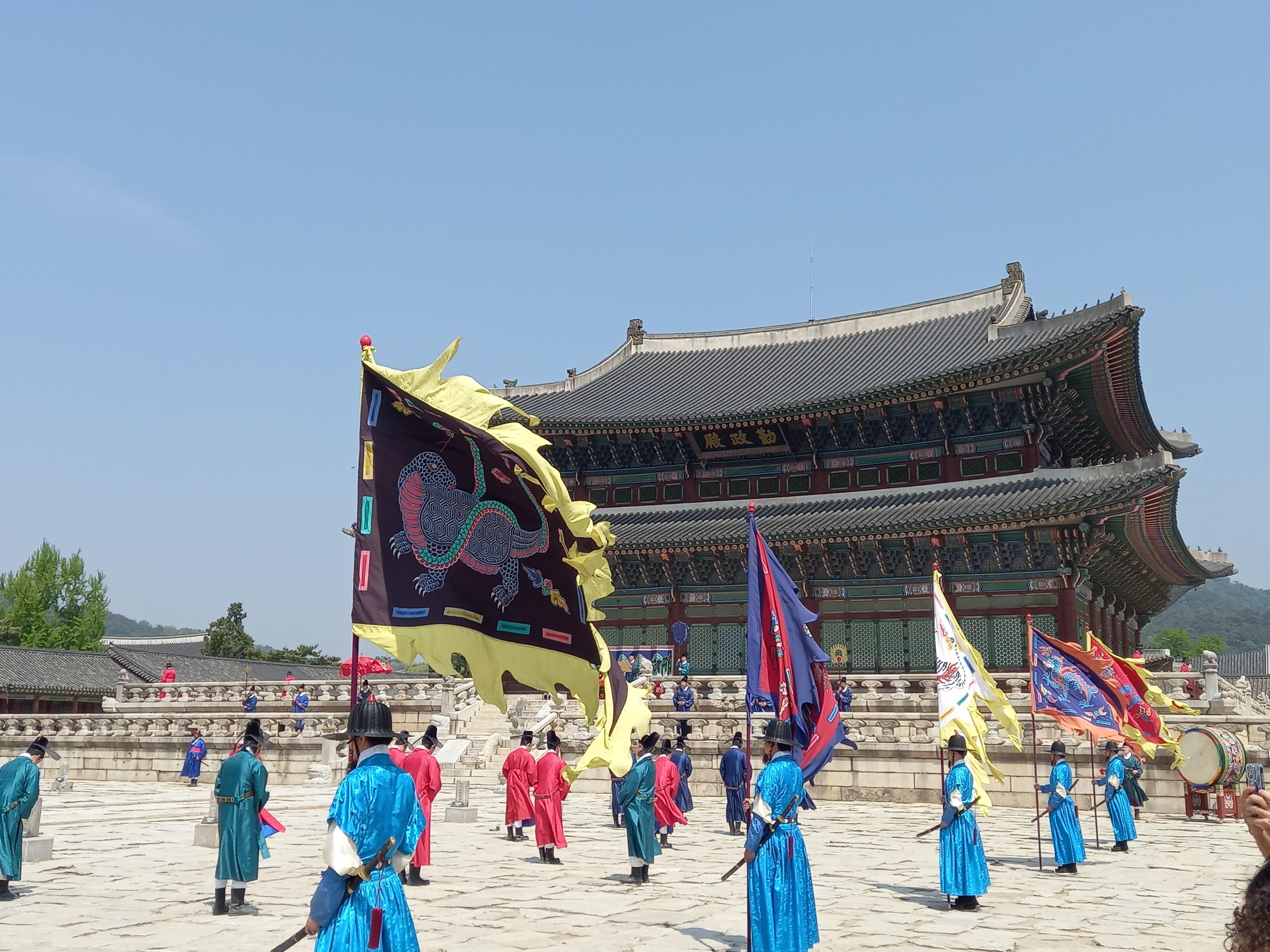 Seoul: Full-Day Guided Tour to Gyeongbokgung, Bukchon & More 2