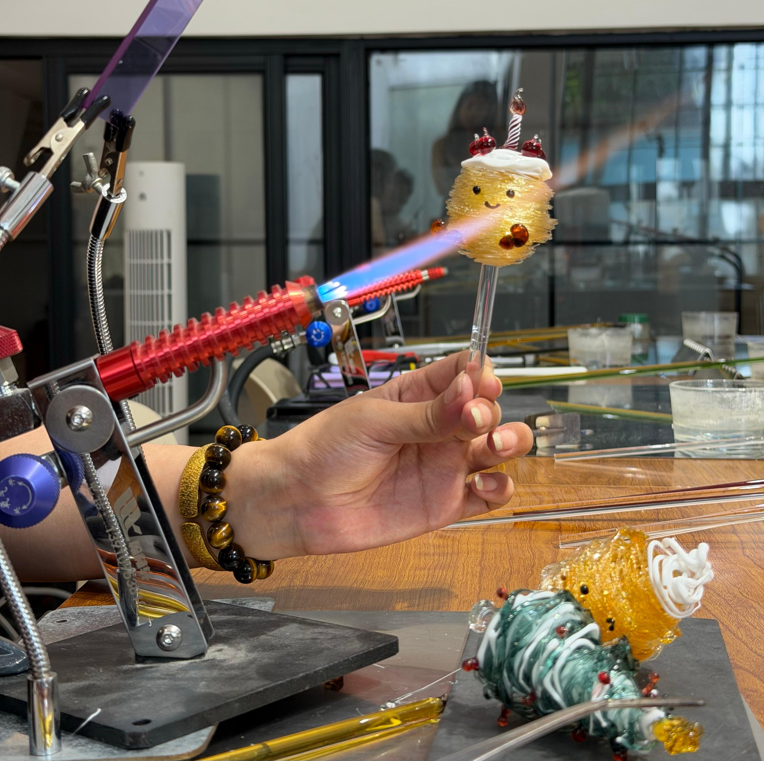 Shanghai: Traditional Glass Workshop & Handmade Souvenir