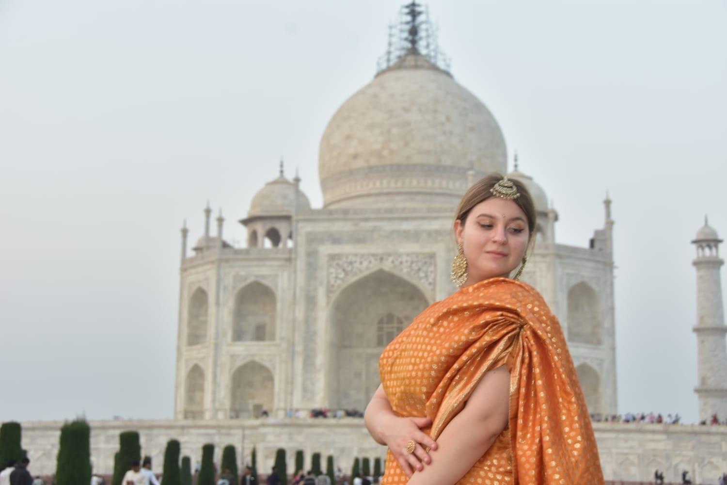 From Delhi/Agra: Taj Mahal Tour with Rental Saree Experience 2
