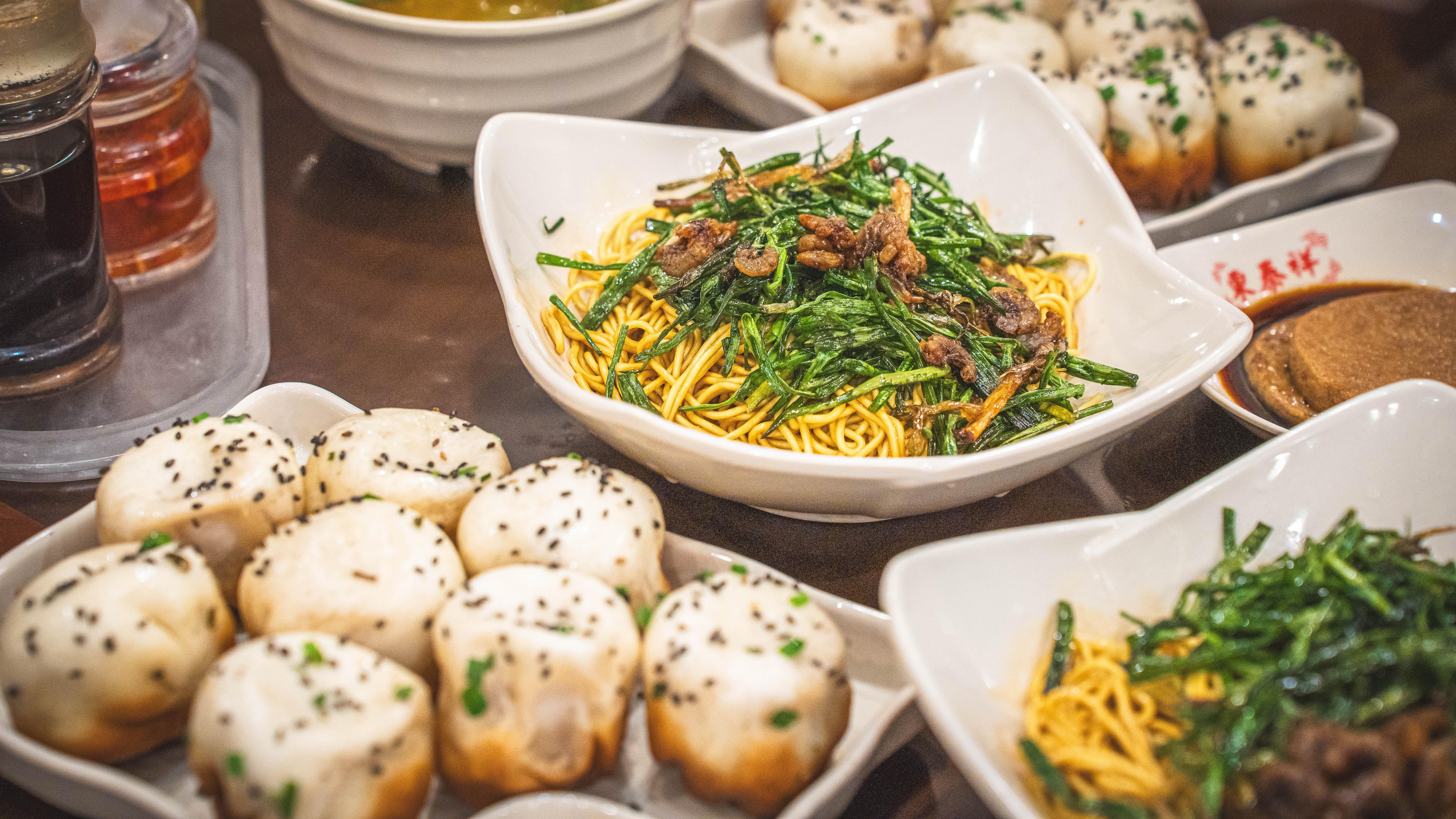 Shanghai: Evening Walking Food Tour 2