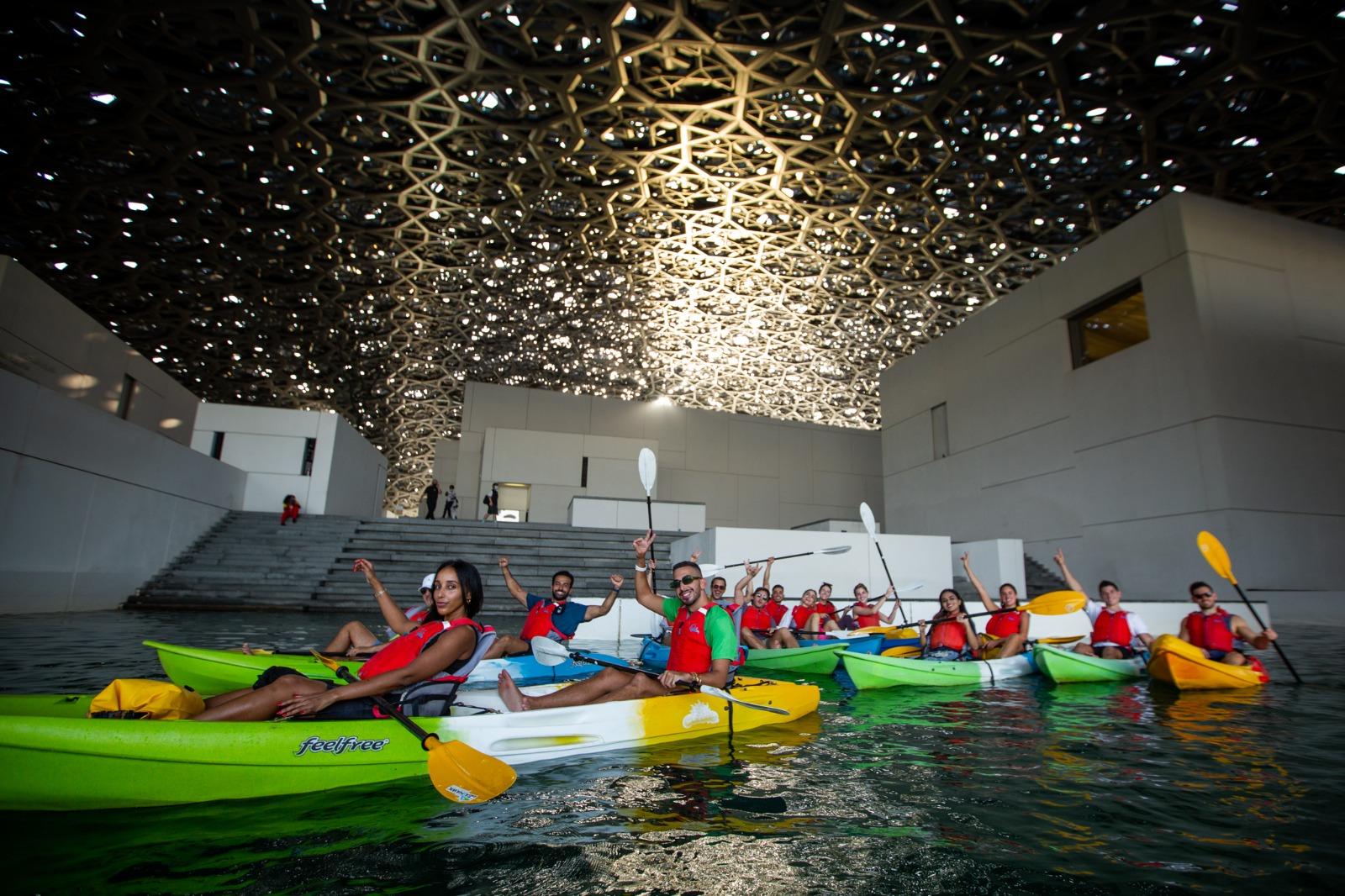 Abu Dhabi: Guided Kayak Tour around Louvre 3