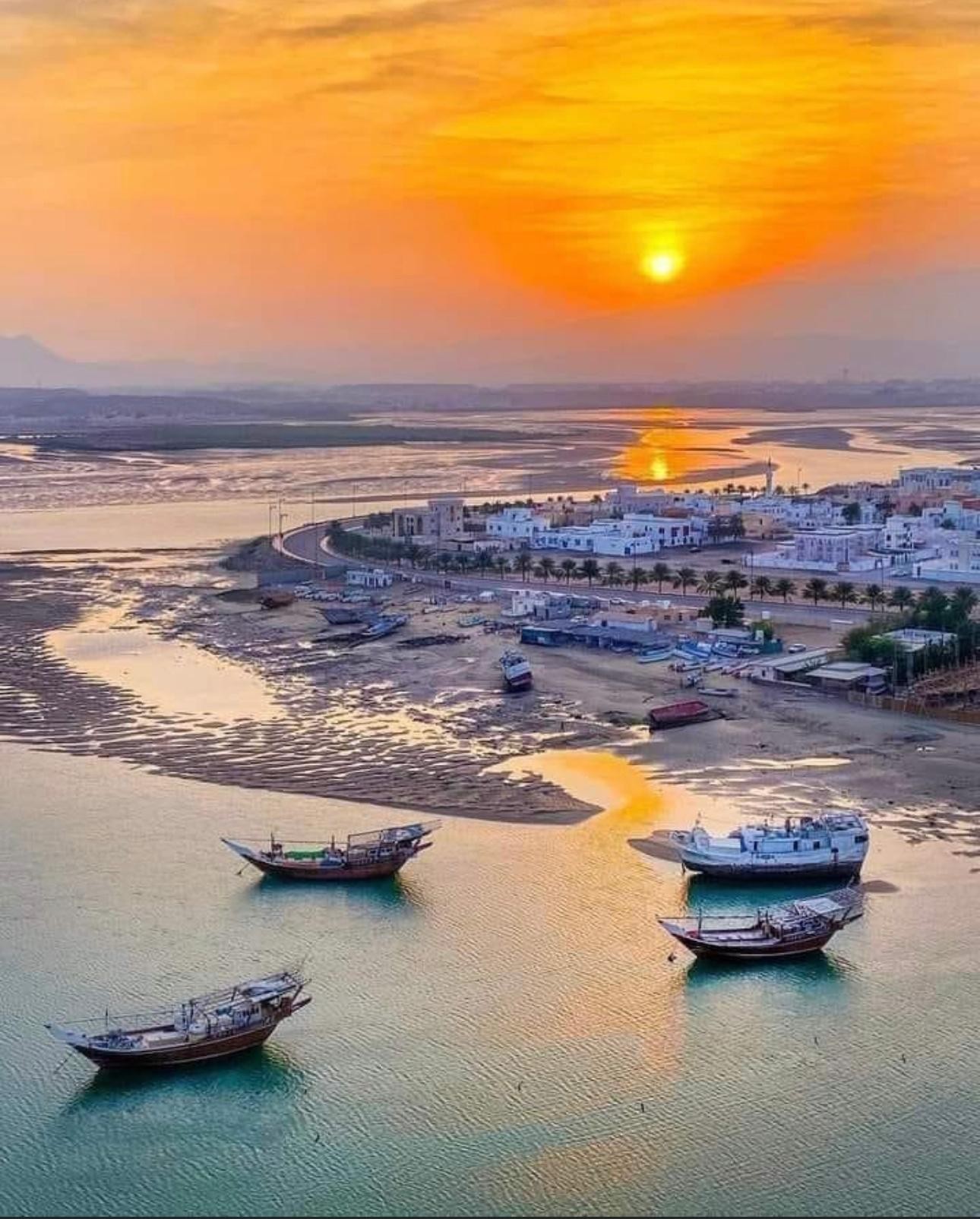 From Muscat: Jebel Shams Grand Canyon & Nizwa Heritage Tour 2