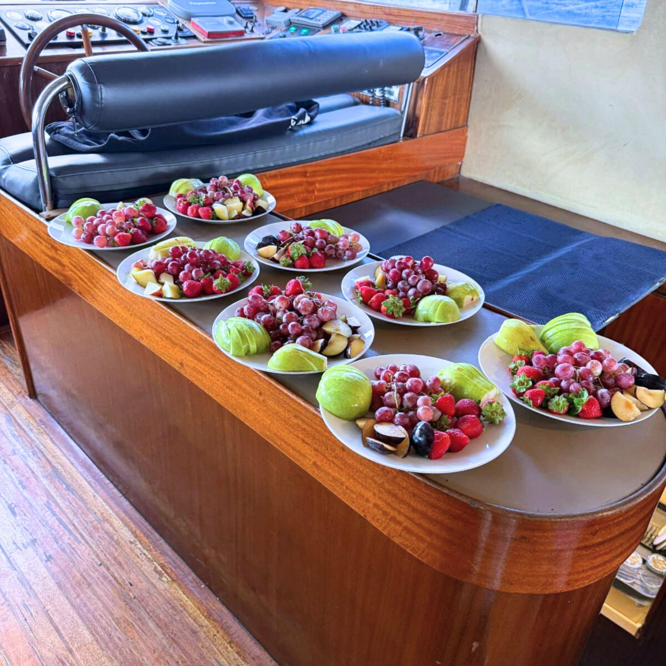 Istanbul: Sunset or Day Small-Group Yacht Cruise with Snacks 2