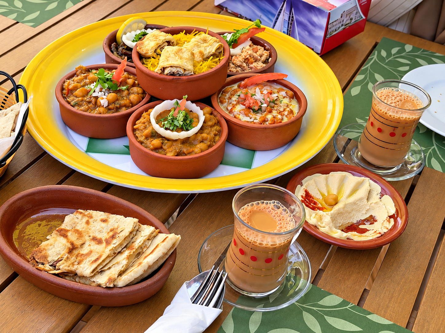 Bahrain: Traditional Food Tasting and Guided Walking Tour