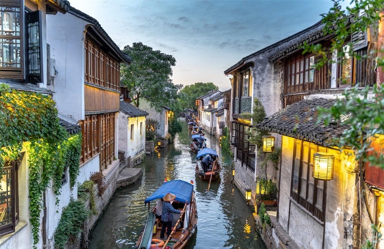 Shanghai: Zhouzhuang Water Town Day Tour with Tea & Pingtan 3