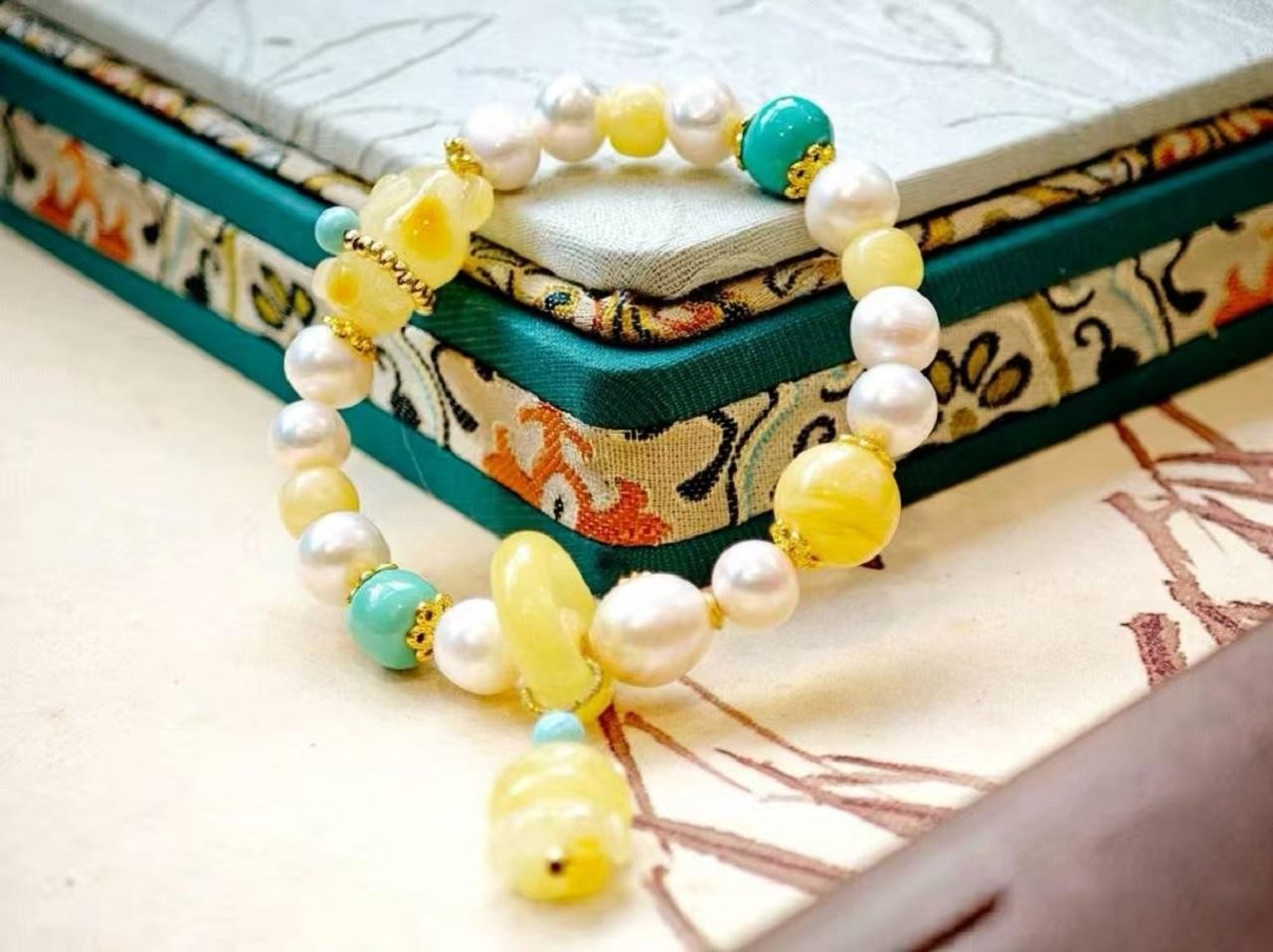 Shanghai: Classical Crystal Bracelet Crafting Workshop 3
