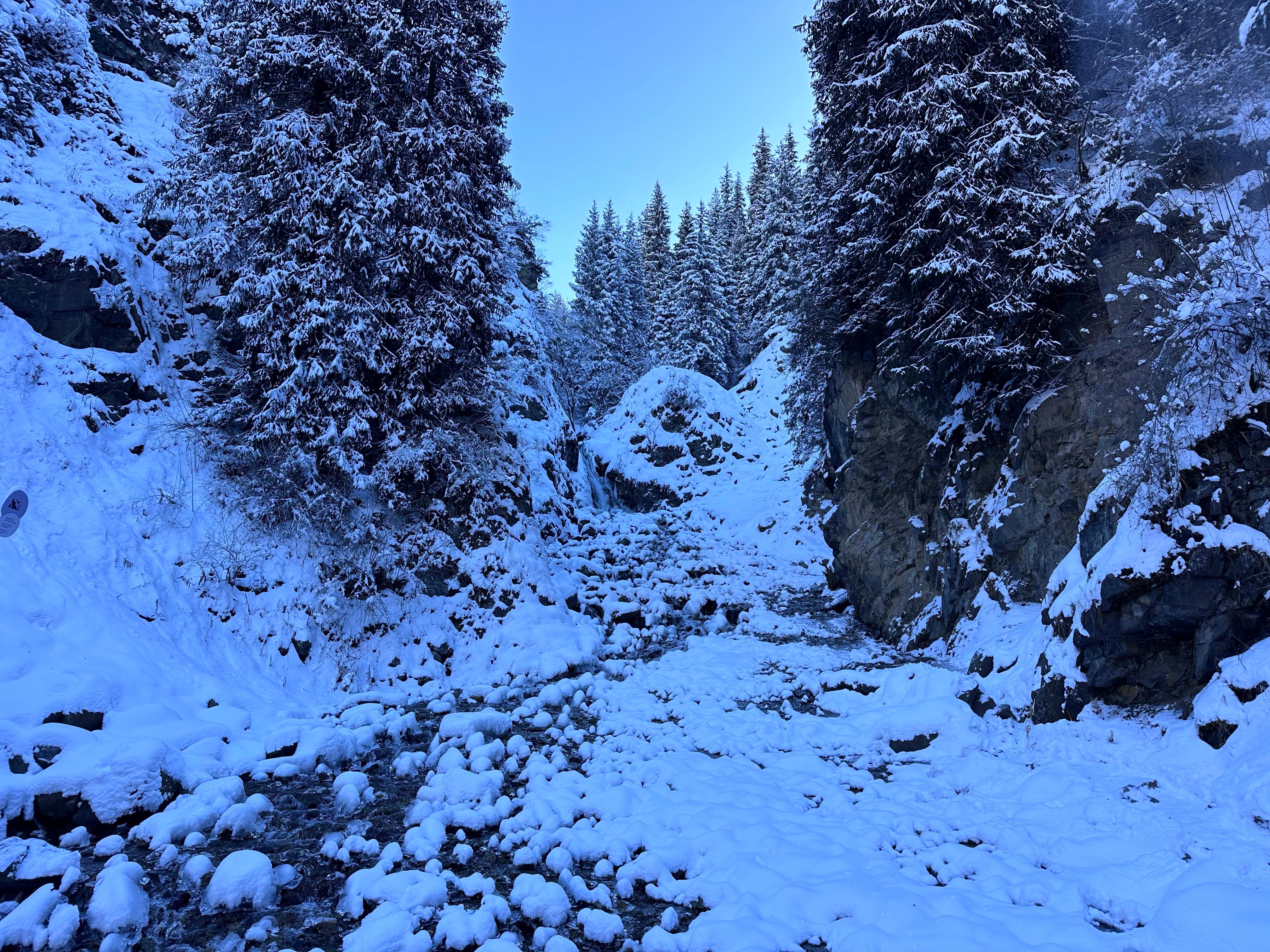 Big Almaty Gorge: Group Tour to Ayusai, Almarasan & Park 3
