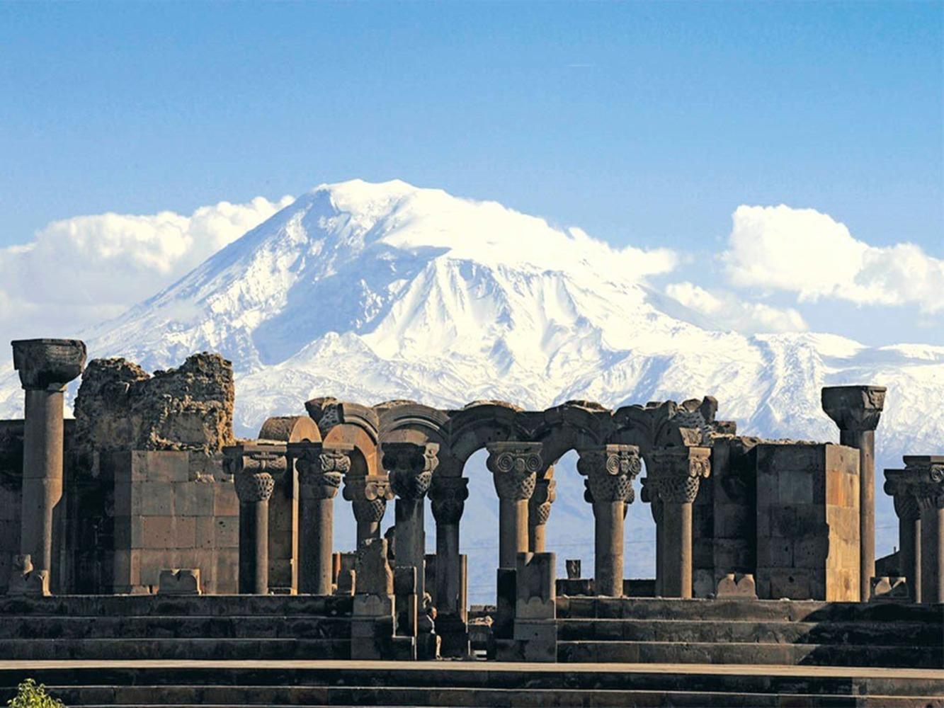 Historical Armenia: Zvartnots, Etchmiadzin and Sardarapat 2