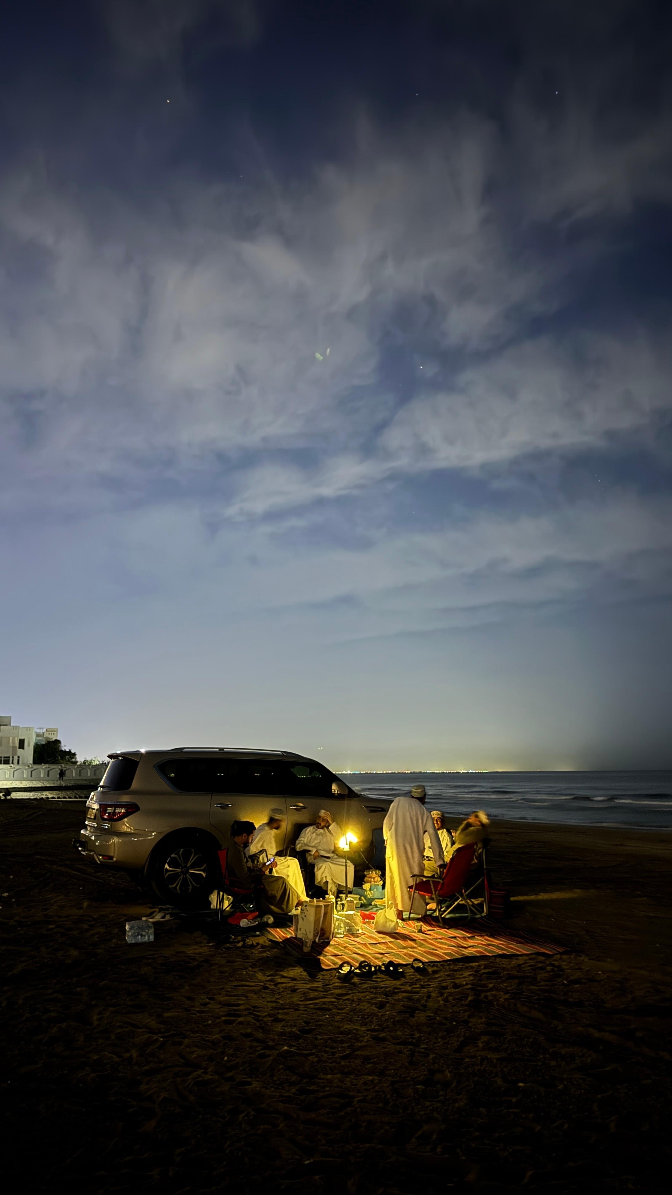 Muscat: Small-Group Evening Hangout with Tea and Snacks