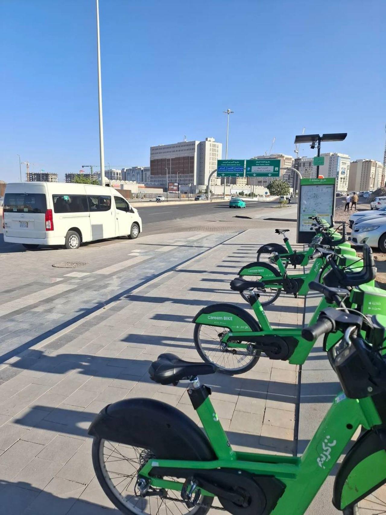 Madinah: Group Cycling Tour with Guide