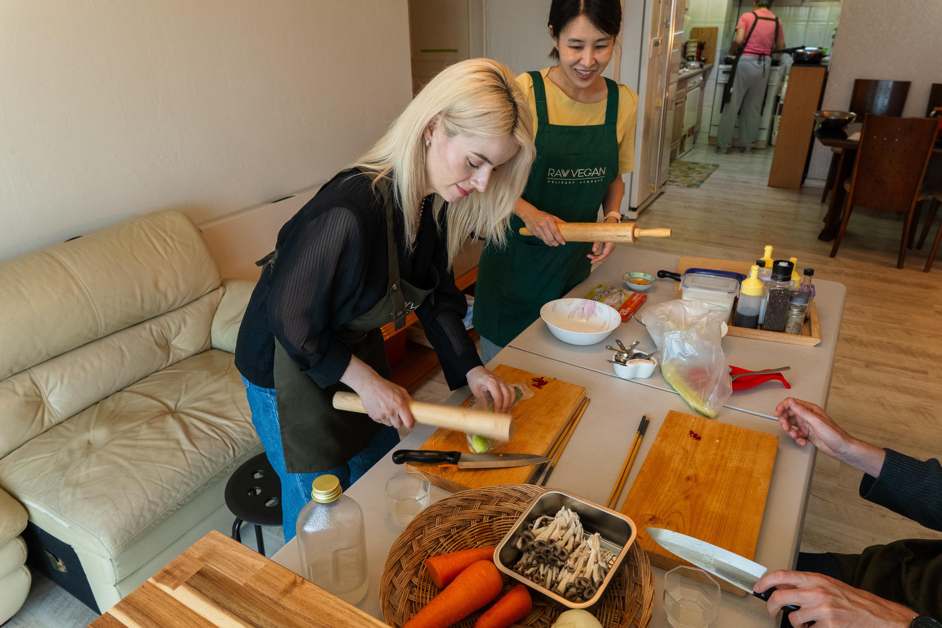 Seoul: Local Home Korean Vegan Cooking Class & Market Tour 3