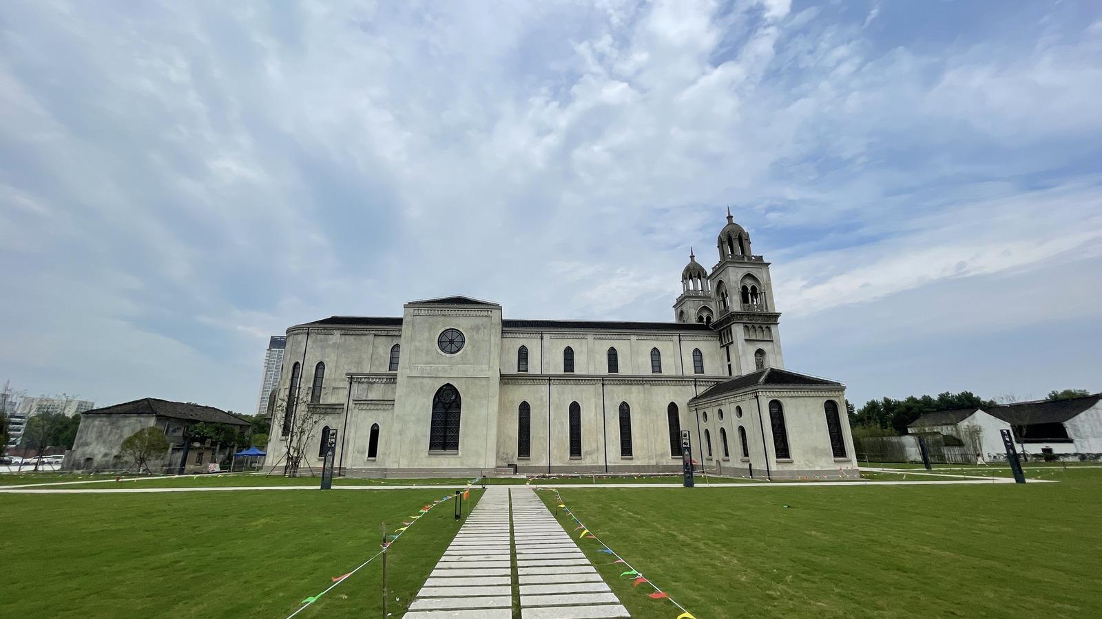 Jiaxing: Old Town, Cathedral & Lake Private Day Trip