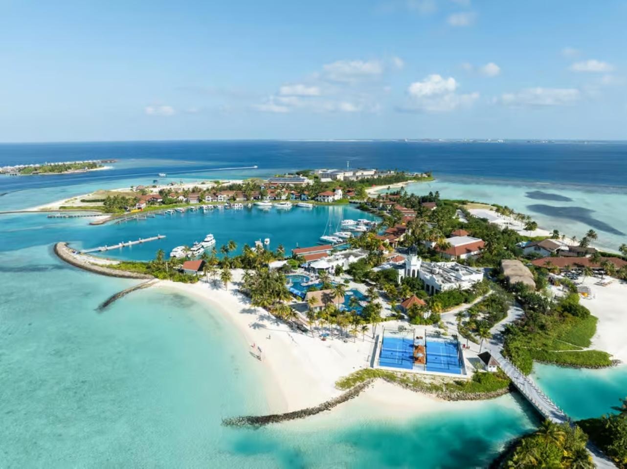 Thulusdhoo: Beach Club Day Pass with Pool, Beach & Loungers 3