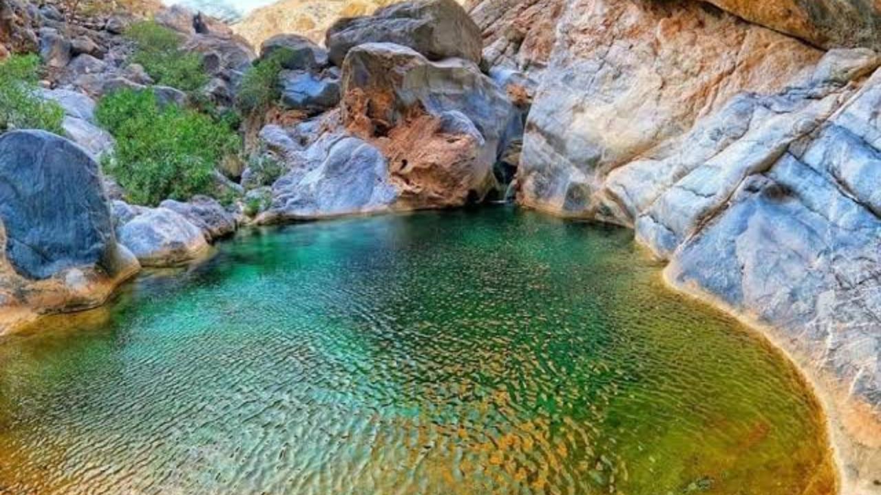 From Muscat: Wadi Qarawi Half-Day Trip with Hotel Pickup 3